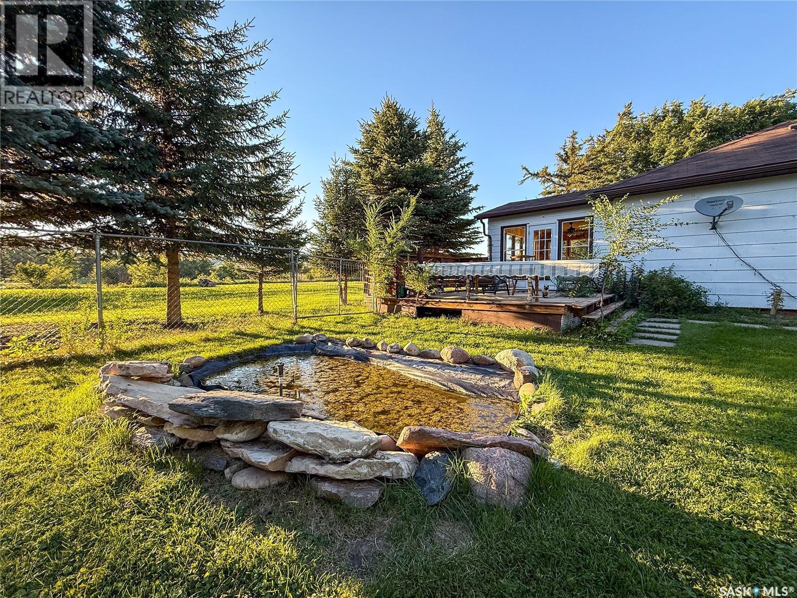 223 Riverside Boulevard, Eastend, SK - Outdoor