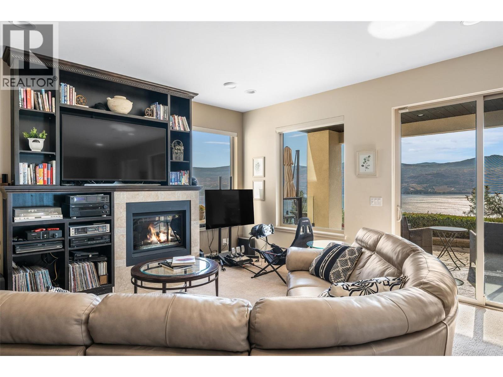 3211 Pinot Noir Place, West Kelowna, BC - Indoor Photo Showing Living Room With Fireplace