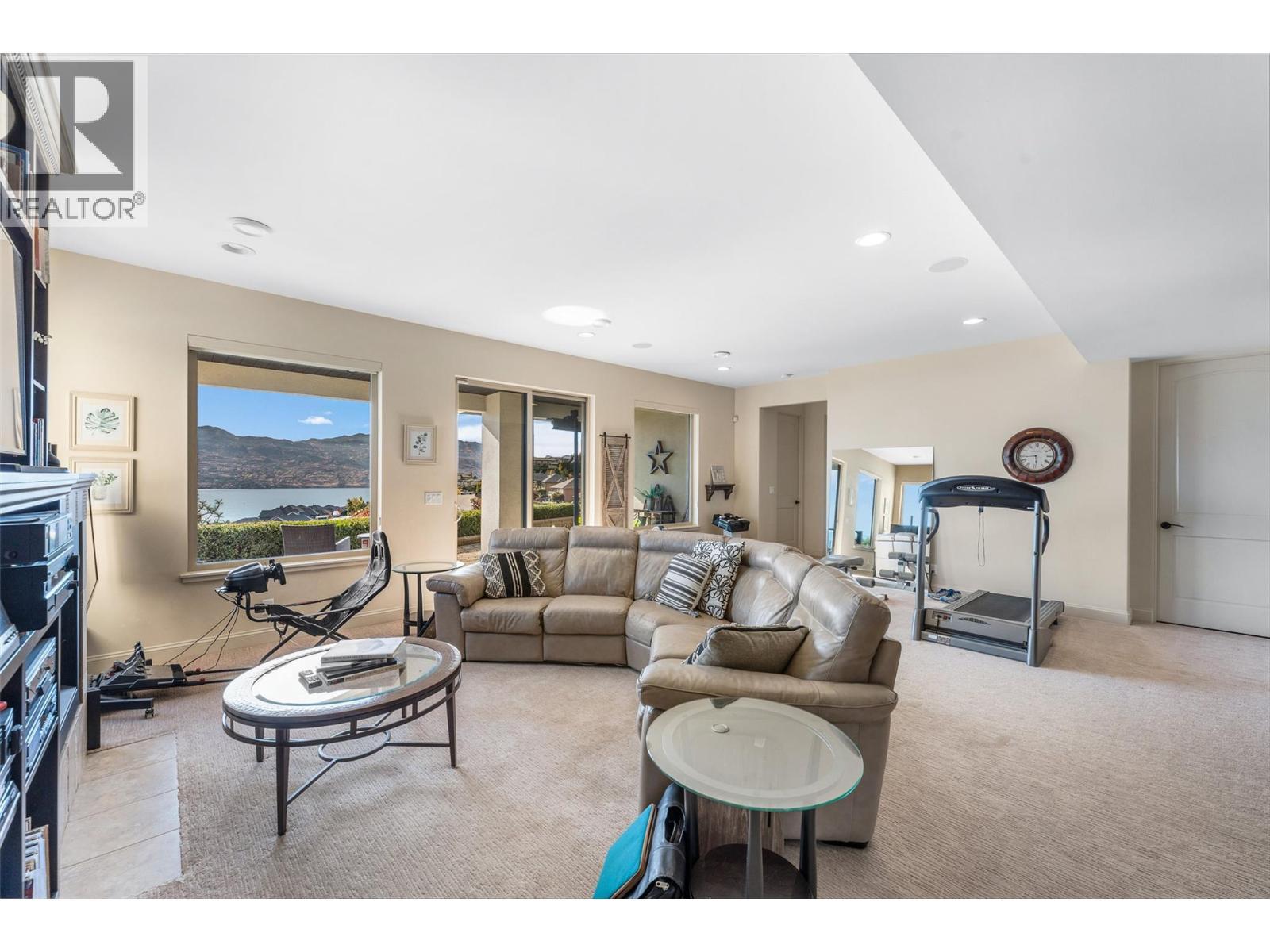 3211 Pinot Noir Place, West Kelowna, BC - Indoor Photo Showing Living Room