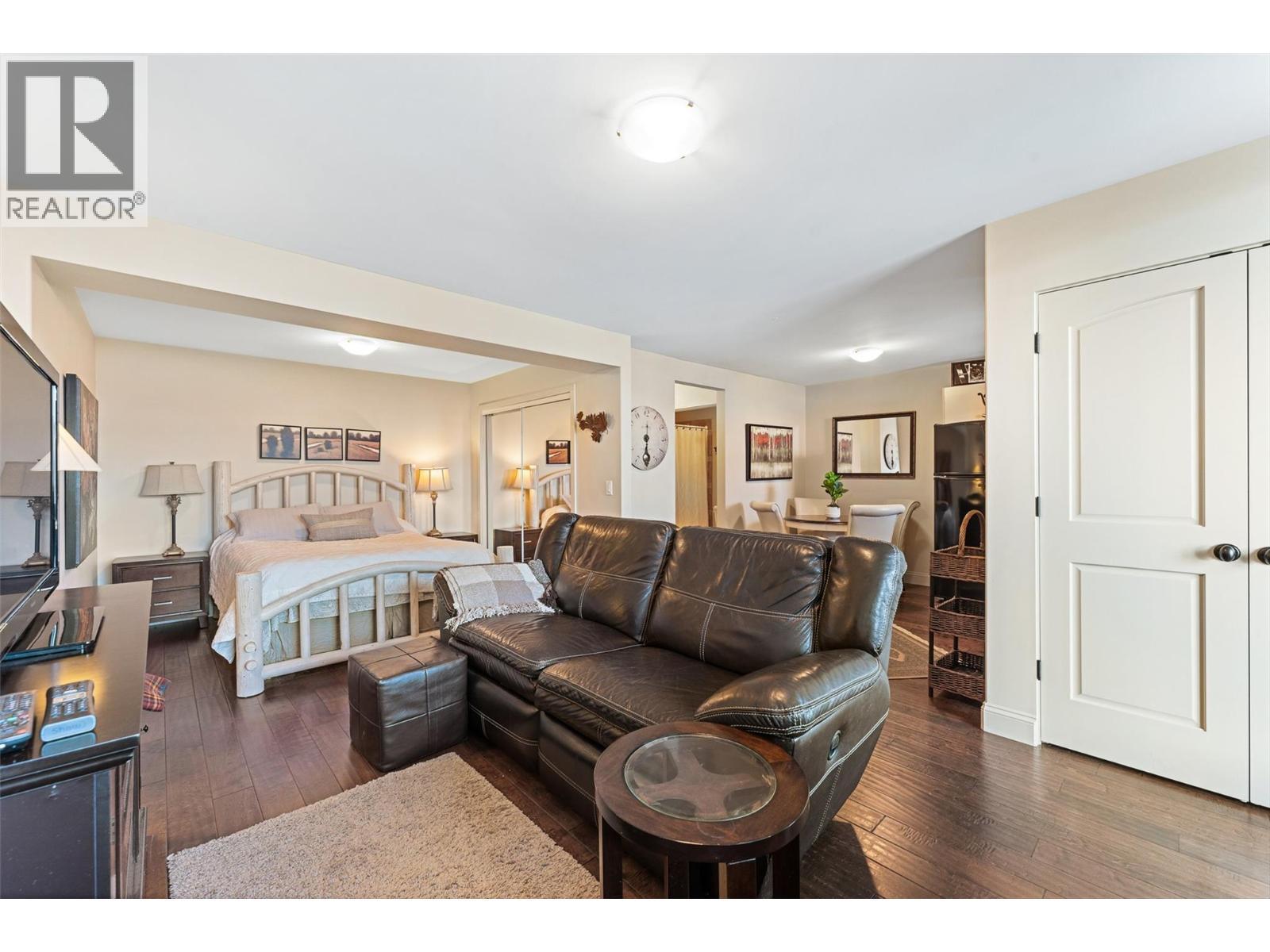 3211 Pinot Noir Place, West Kelowna, BC - Indoor Photo Showing Living Room