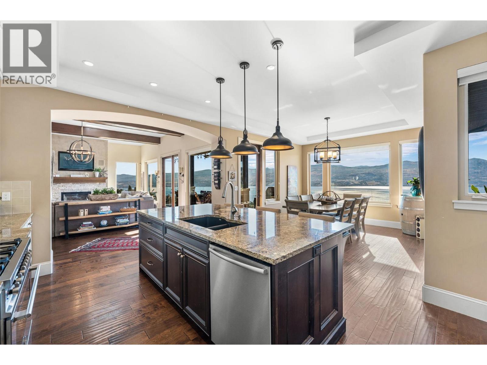 3211 Pinot Noir Place, West Kelowna, BC - Indoor Photo Showing Kitchen With Double Sink With Upgraded Kitchen