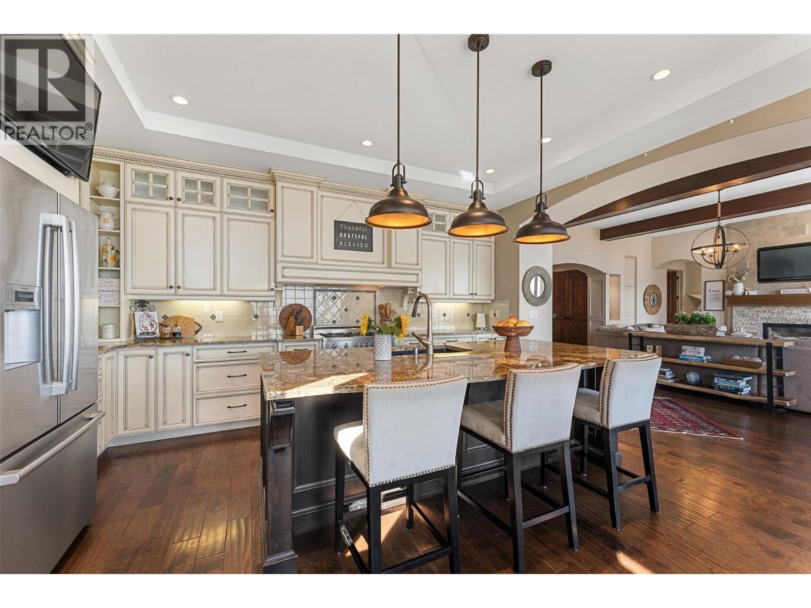 3211 Pinot Noir Place, West Kelowna, BC - Indoor Photo Showing Kitchen With Upgraded Kitchen