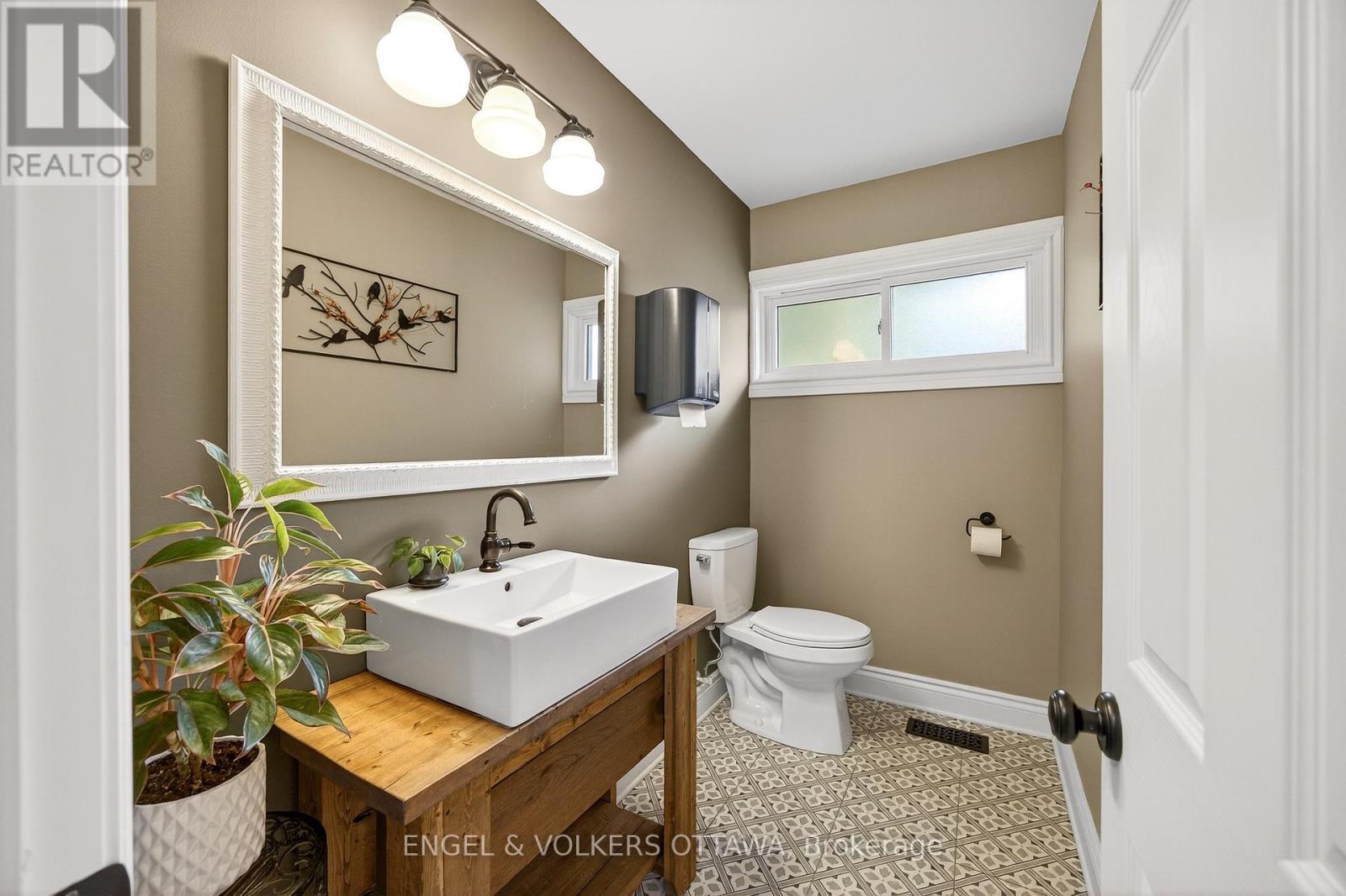 6 Foothills Drive, Ottawa, ON