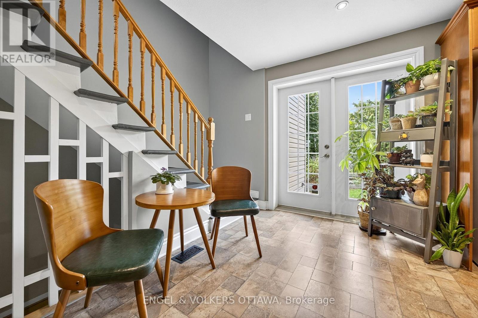 6 Foothills Drive, Ottawa, ON