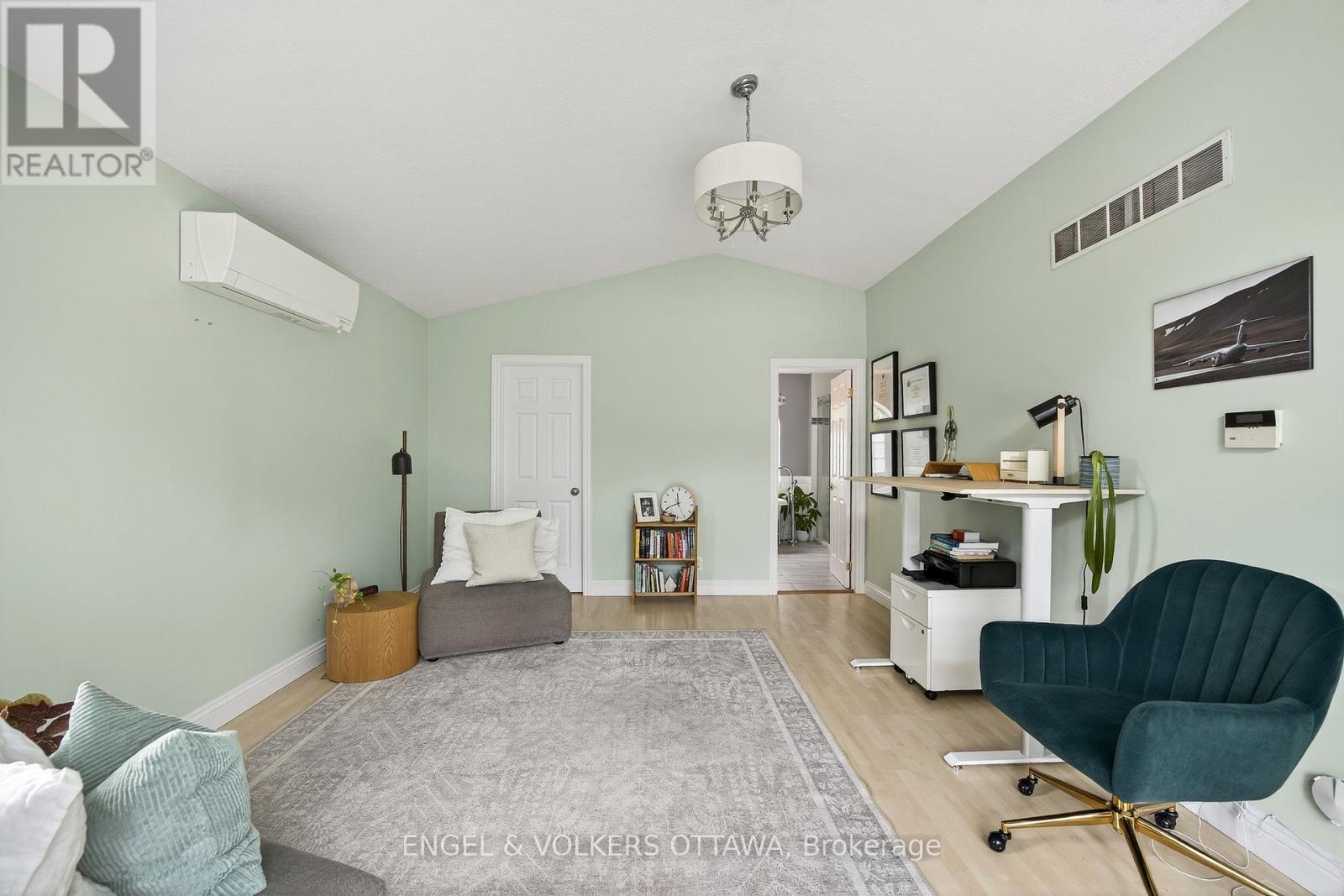 6 Foothills Drive, Ottawa, ON