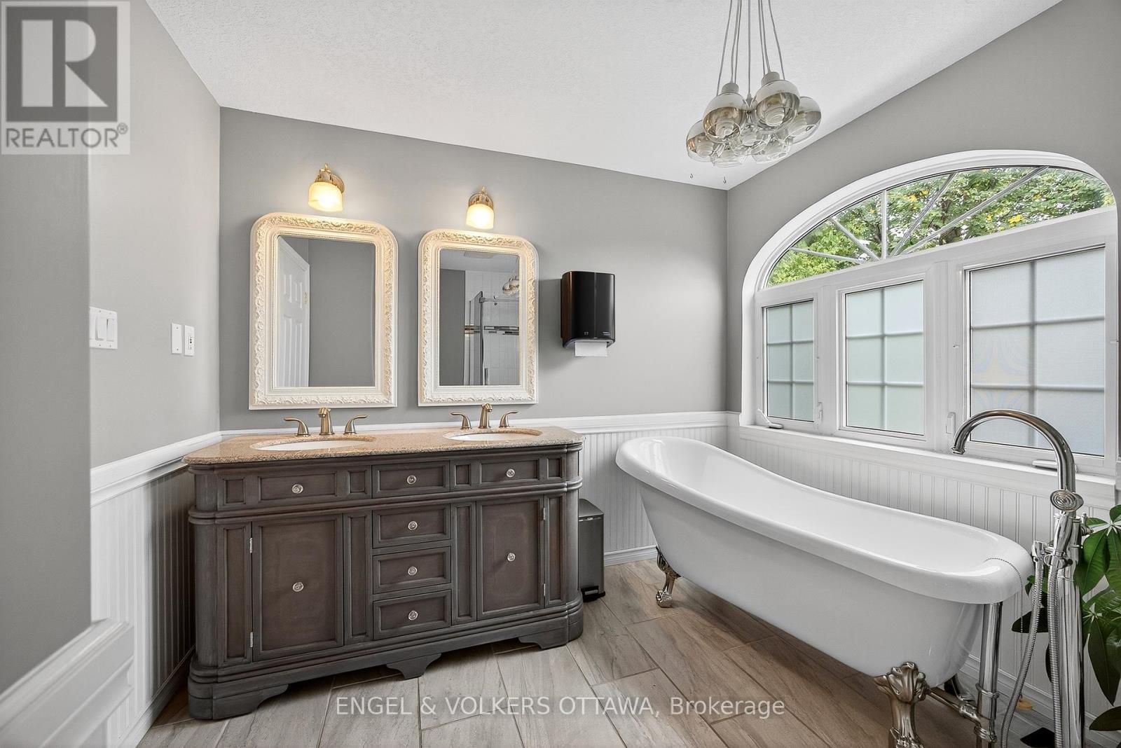 6 Foothills Drive, Ottawa, ON