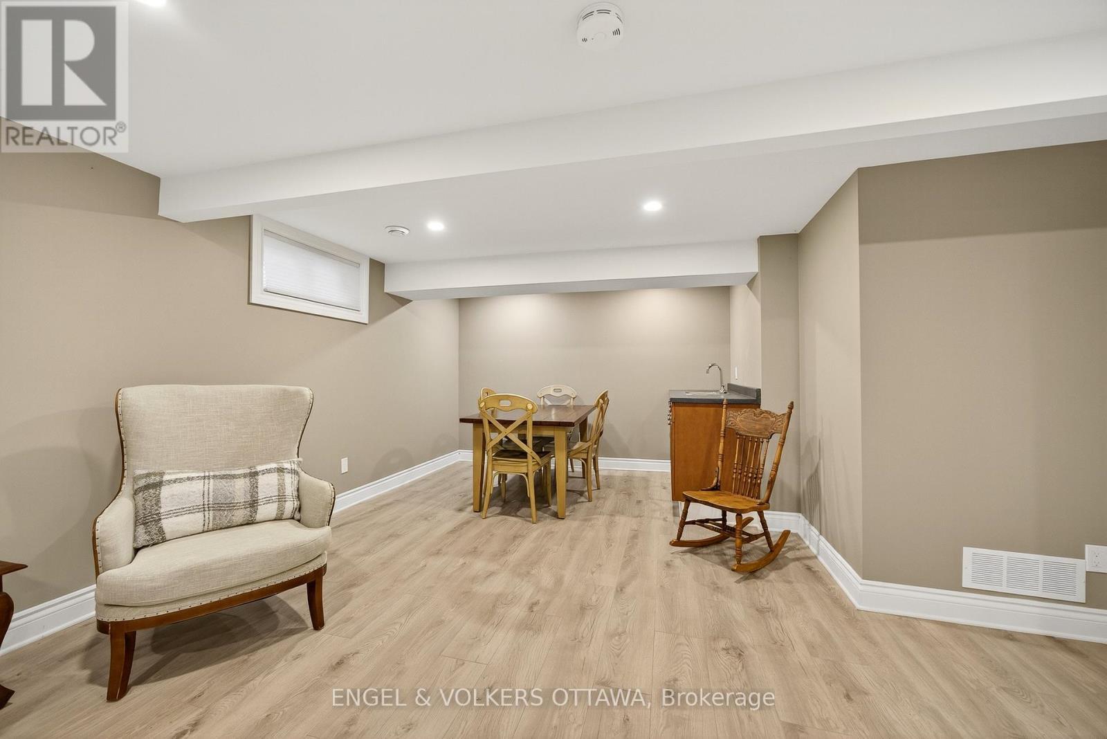 6 Foothills Drive, Ottawa, ON