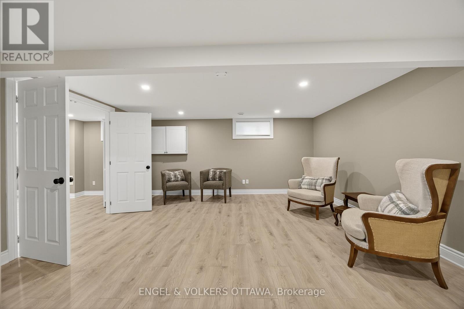 6 Foothills Drive, Ottawa, ON