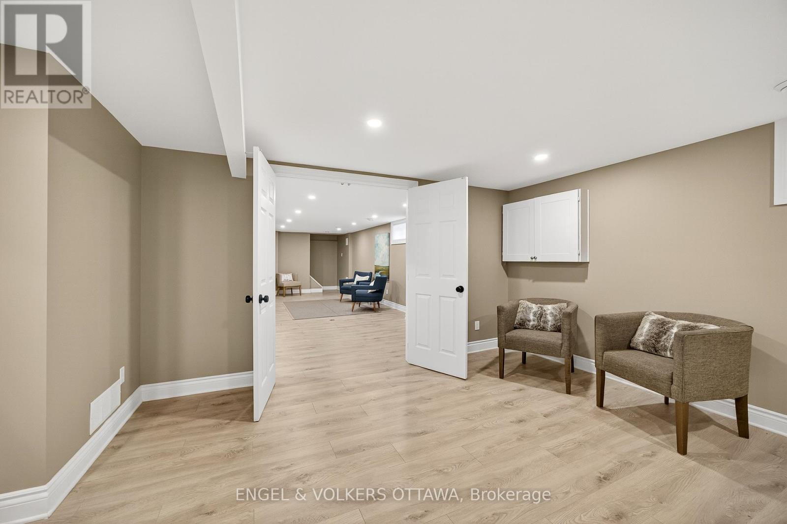 6 Foothills Drive, Ottawa, ON