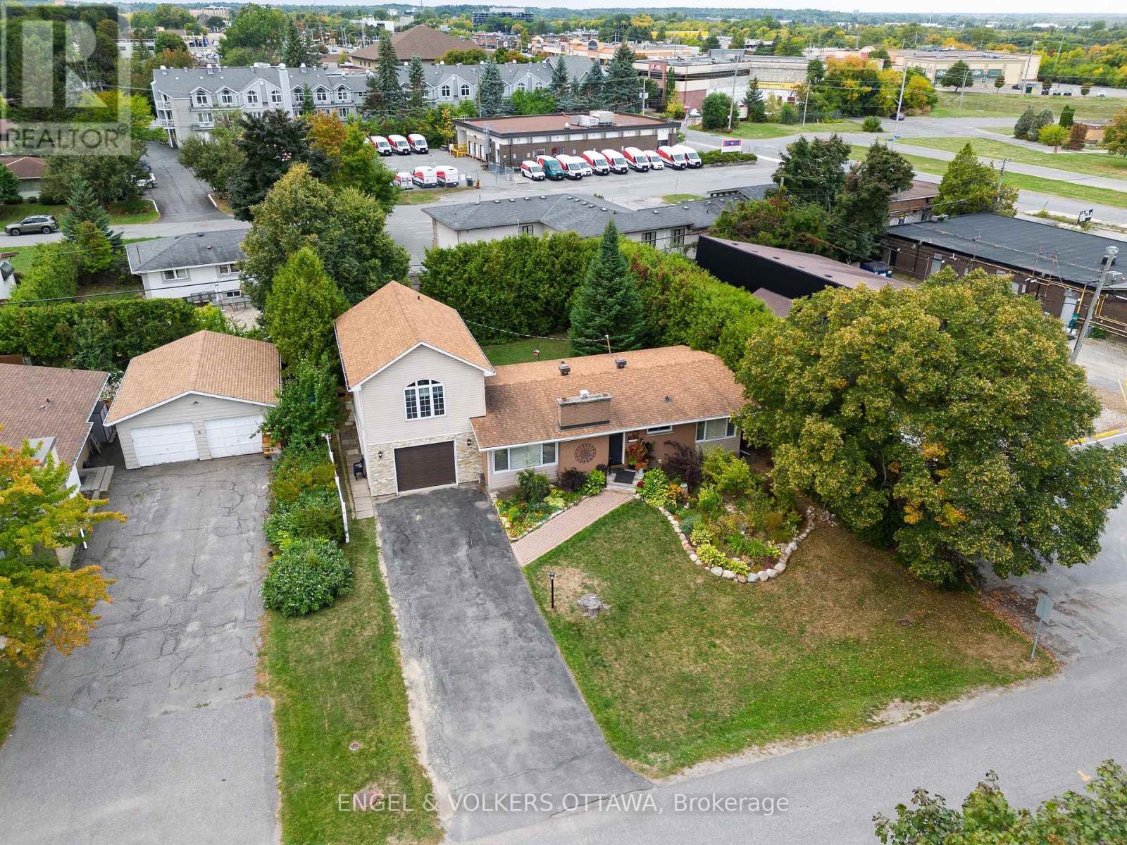 6 Foothills Drive, Ottawa, ON