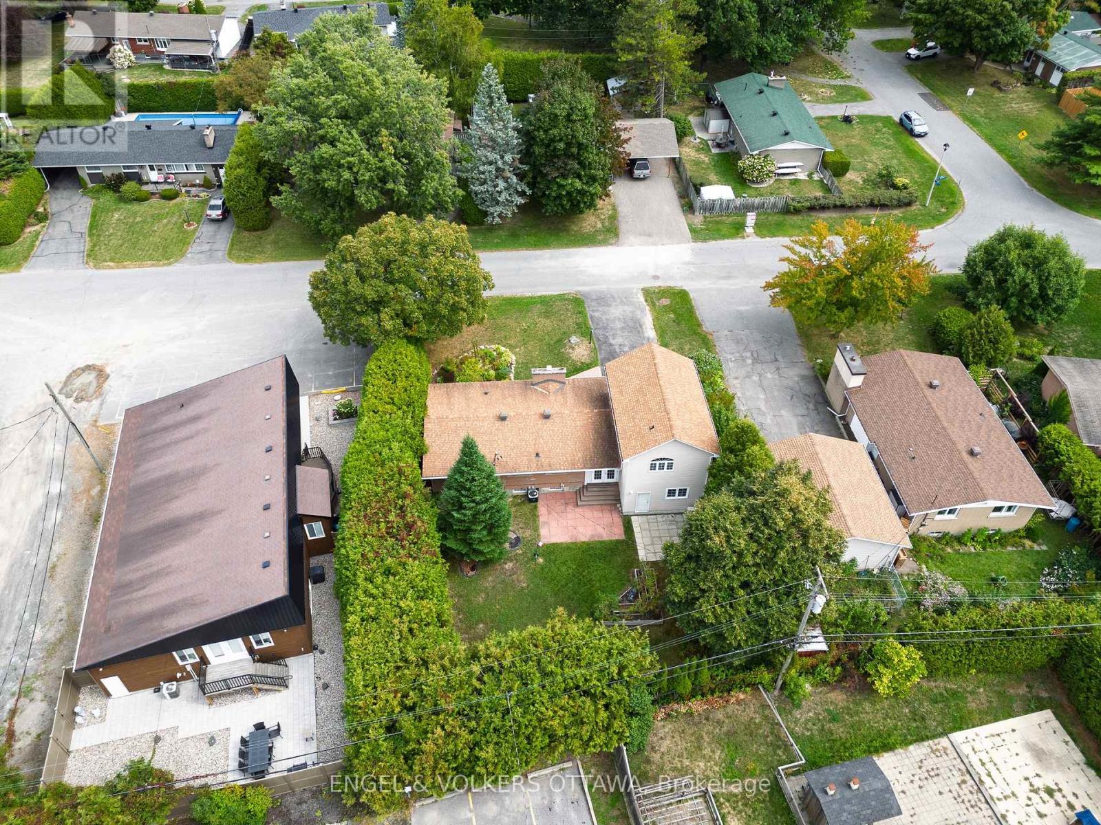 6 Foothills Drive, Ottawa, ON