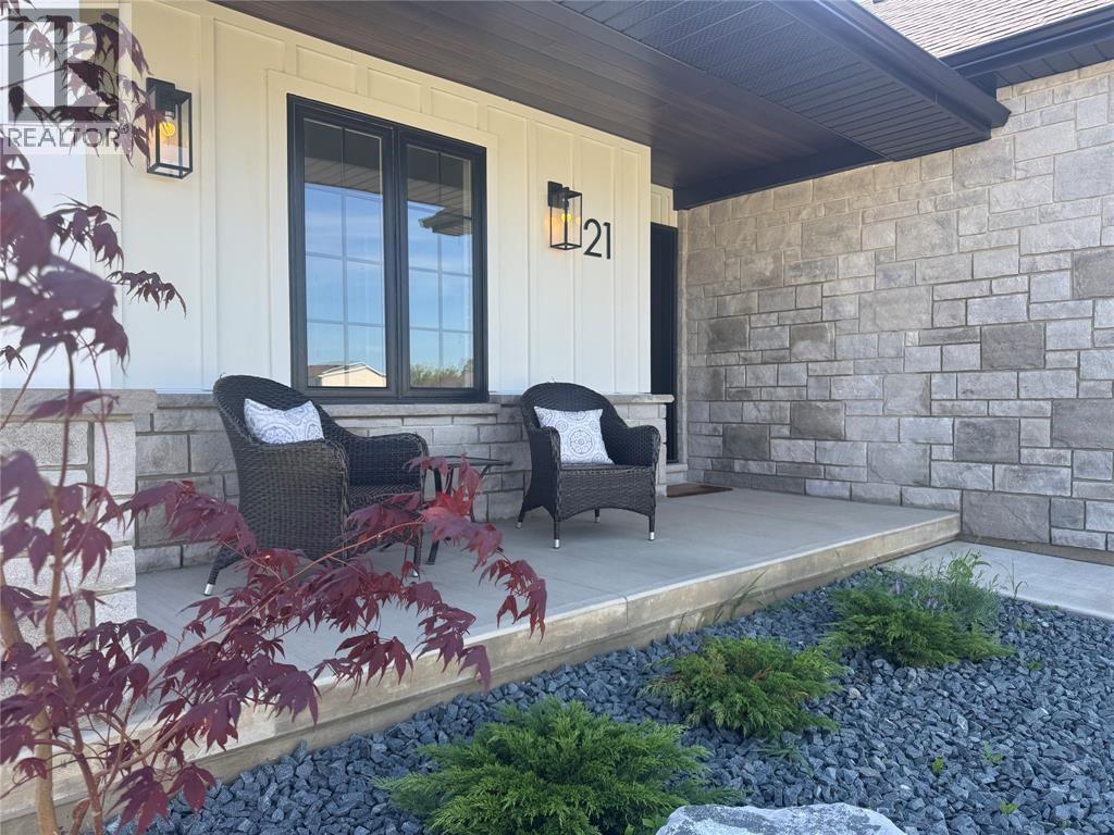 435 Queen Street Unit# 17, St Clair, ON - Outdoor With Deck Patio Veranda