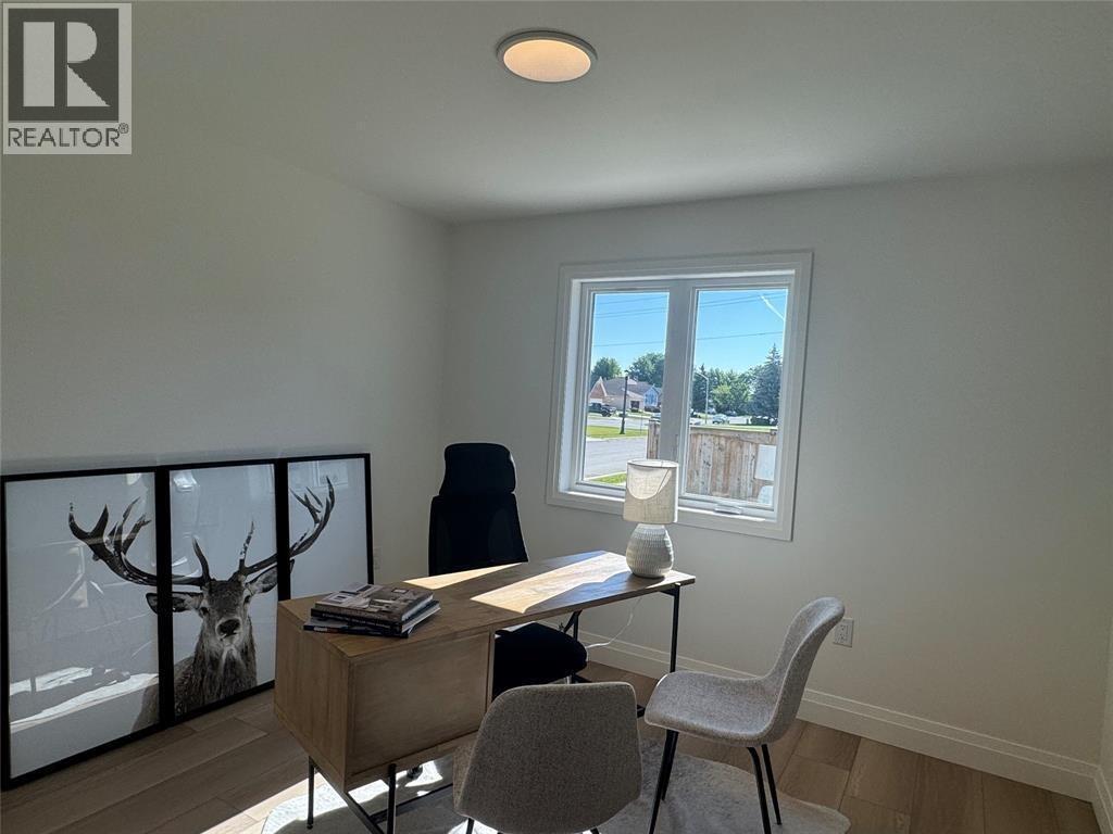 435 Queen Street Unit# 17, St Clair, ON - Indoor Photo Showing Office