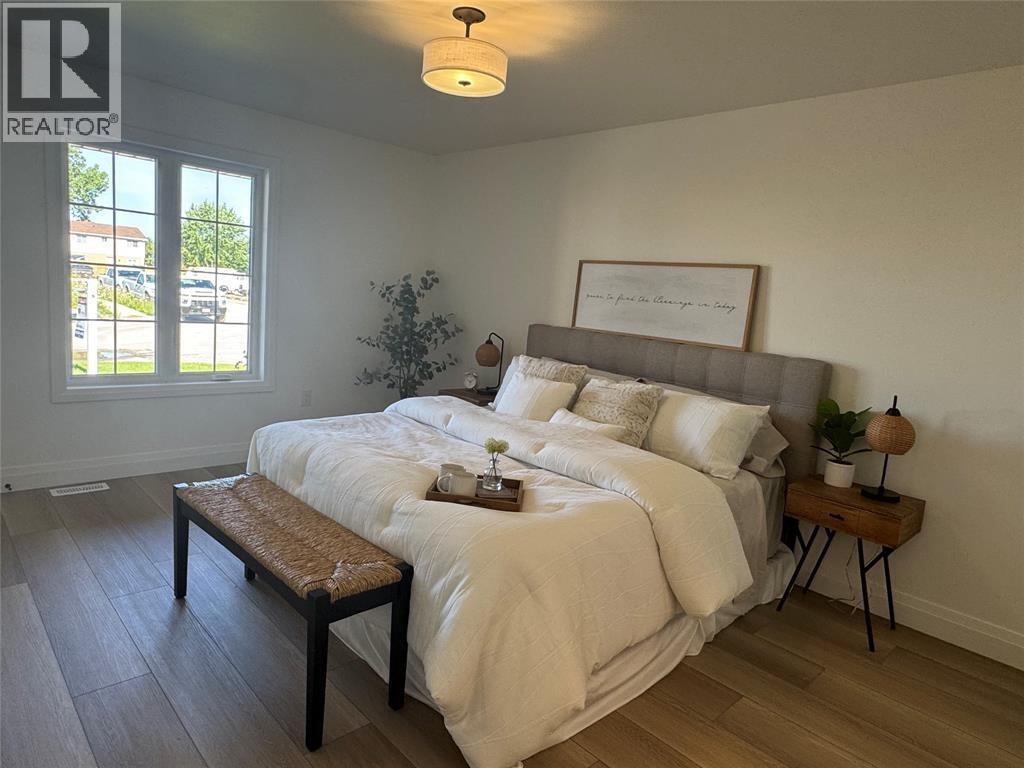 435 Queen Street Unit# 17, St Clair, ON - Indoor Photo Showing Bedroom