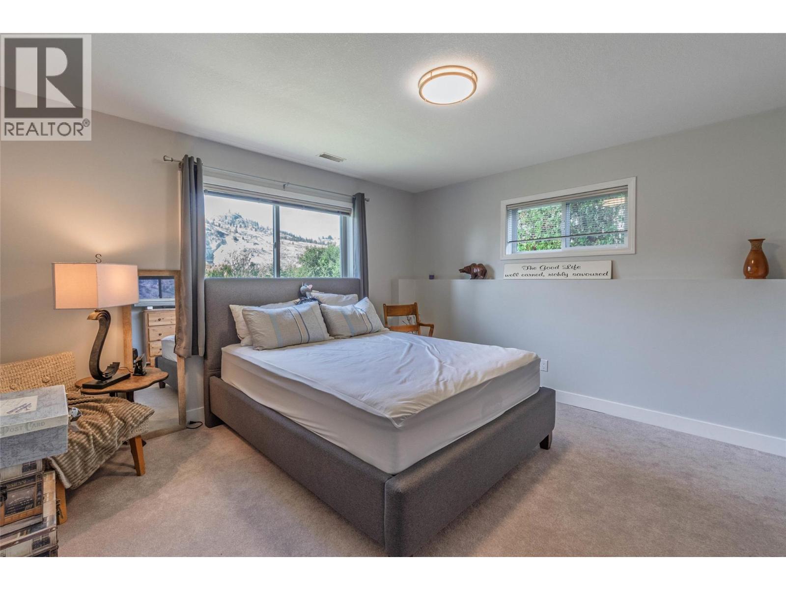 323 Riesling Place, Oliver, BC - Indoor Photo Showing Bedroom