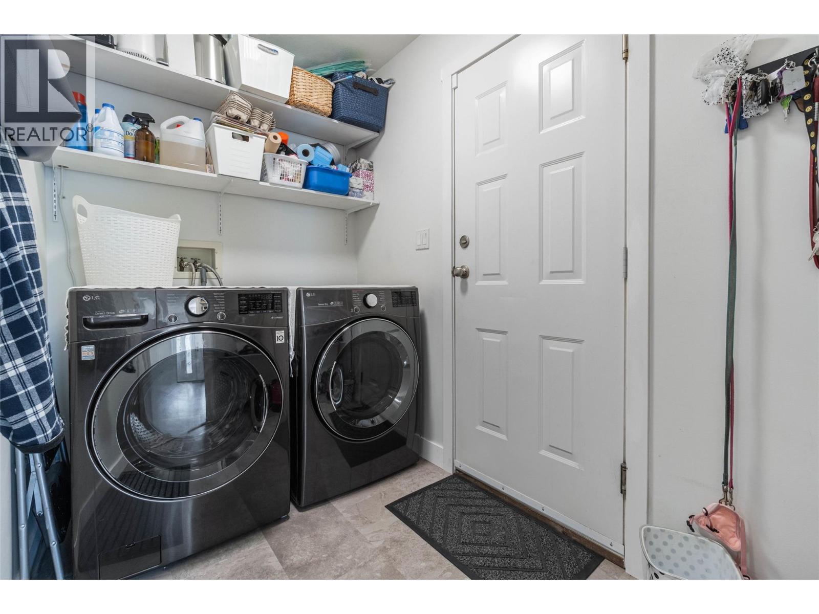 323 Riesling Place, Oliver, BC - Indoor Photo Showing Laundry Room