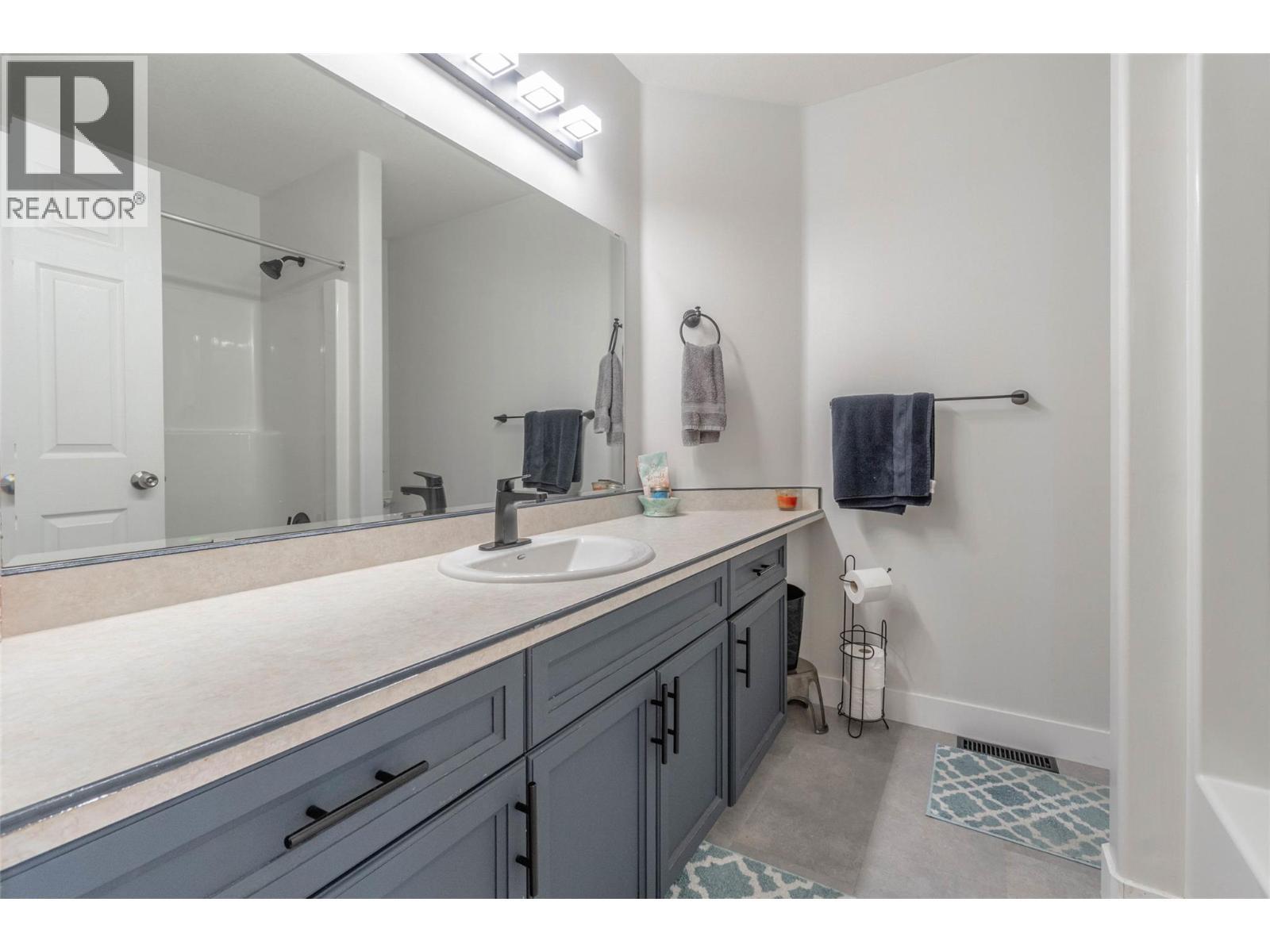 323 Riesling Place, Oliver, BC - Indoor Photo Showing Bathroom