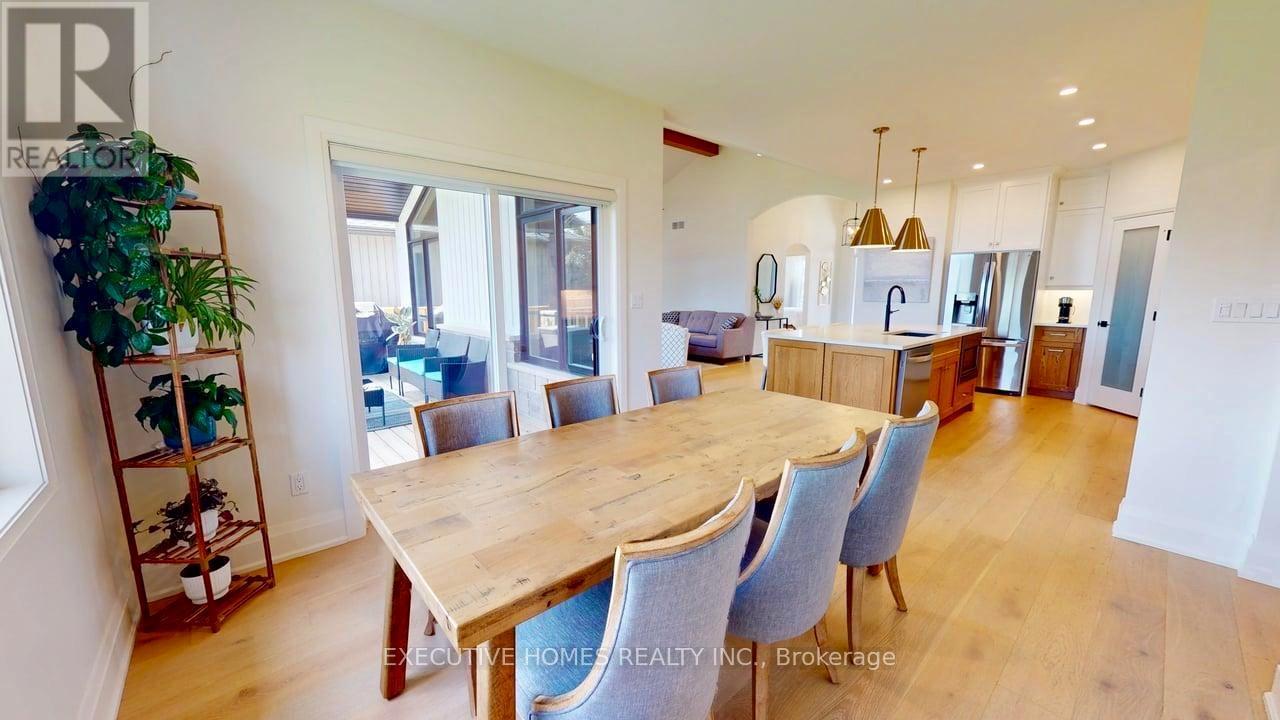 214 Irishwood Lane, Brockton, ON - Indoor Photo Showing Dining Room