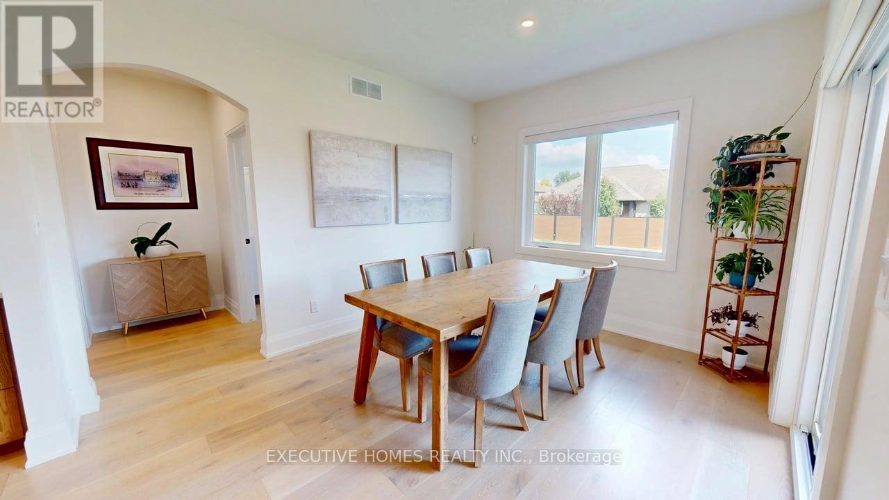 214 Irishwood Lane, Brockton, ON - Indoor Photo Showing Dining Room