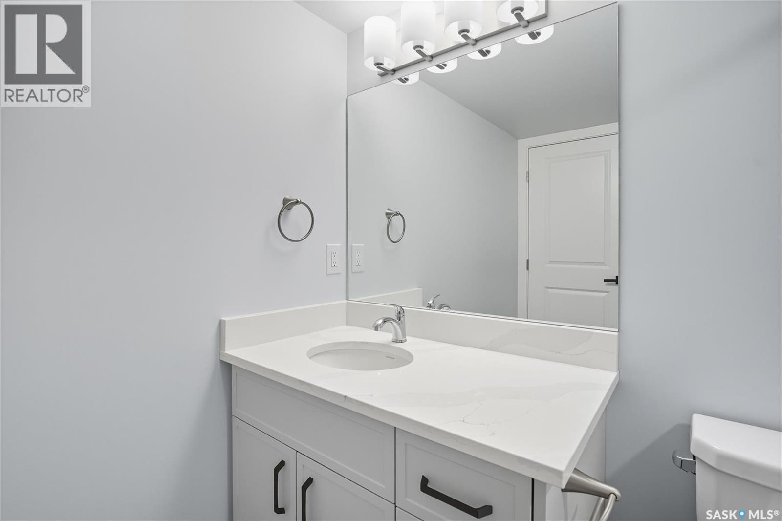 208 318 108Th Street W, Saskatoon, SK - Indoor Photo Showing Bathroom