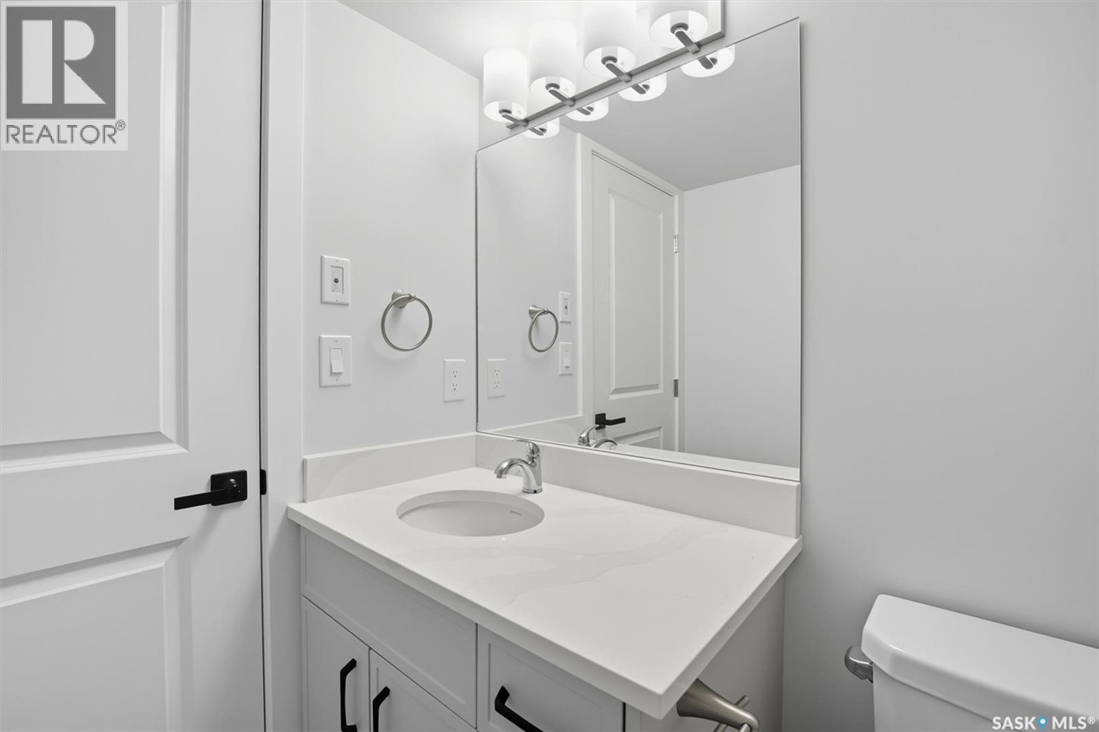 208 318 108Th Street W, Saskatoon, SK - Indoor Photo Showing Bathroom