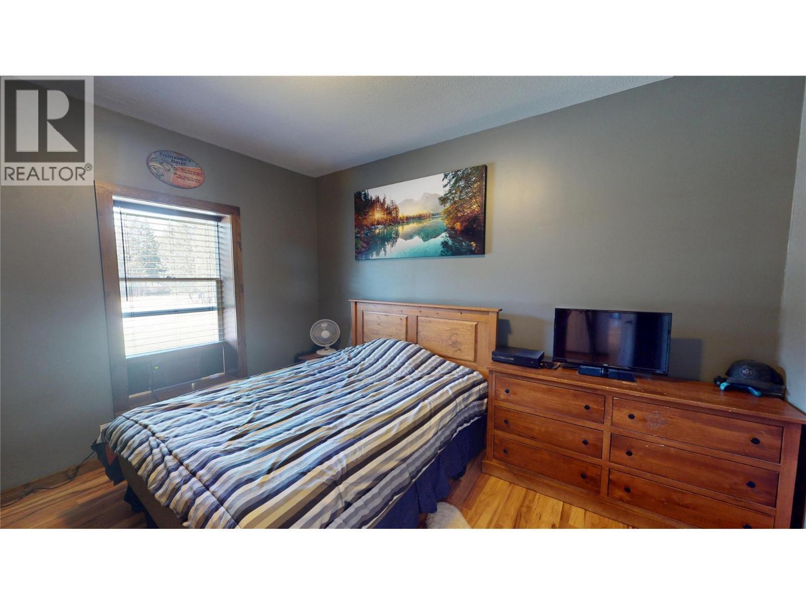 7229 3/93 Highway, Cranbrook, BC - Indoor Photo Showing Bedroom