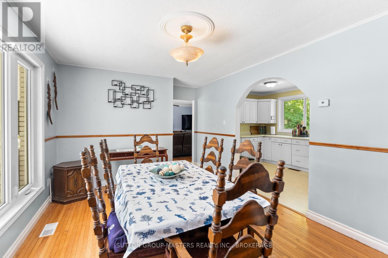 26 Hallecks Road, Front Of Yonge, ON - Indoor Photo Showing Dining Room