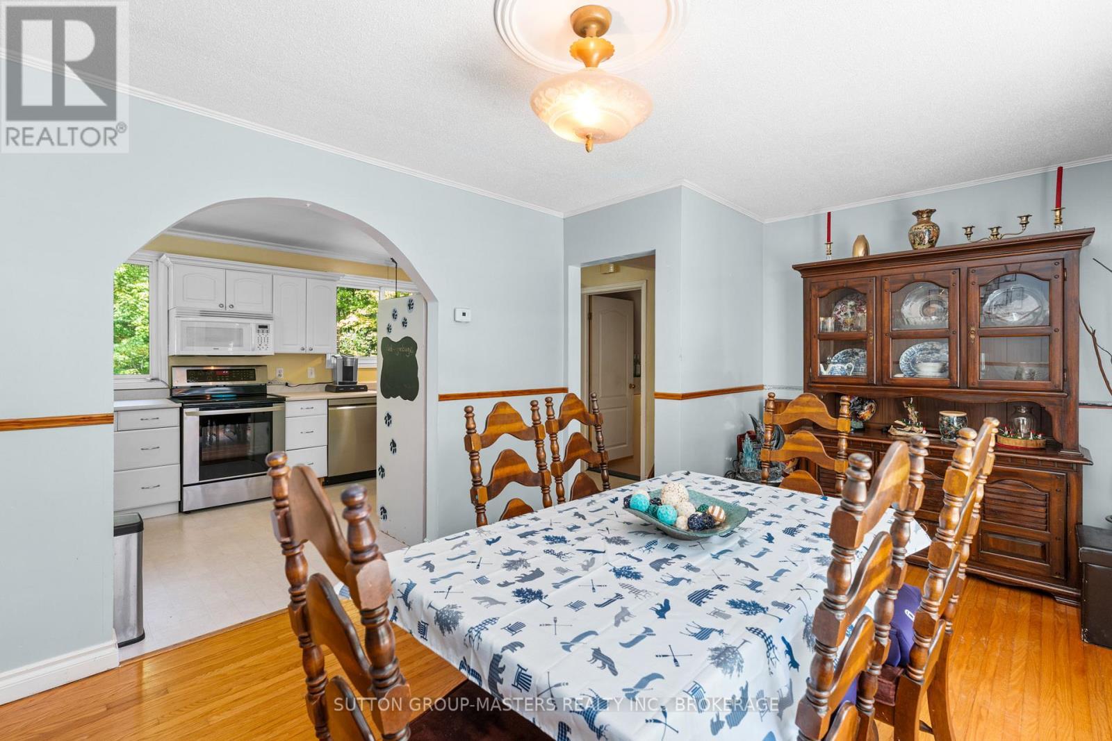 26 Hallecks Road, Front Of Yonge, ON - Indoor Photo Showing Dining Room