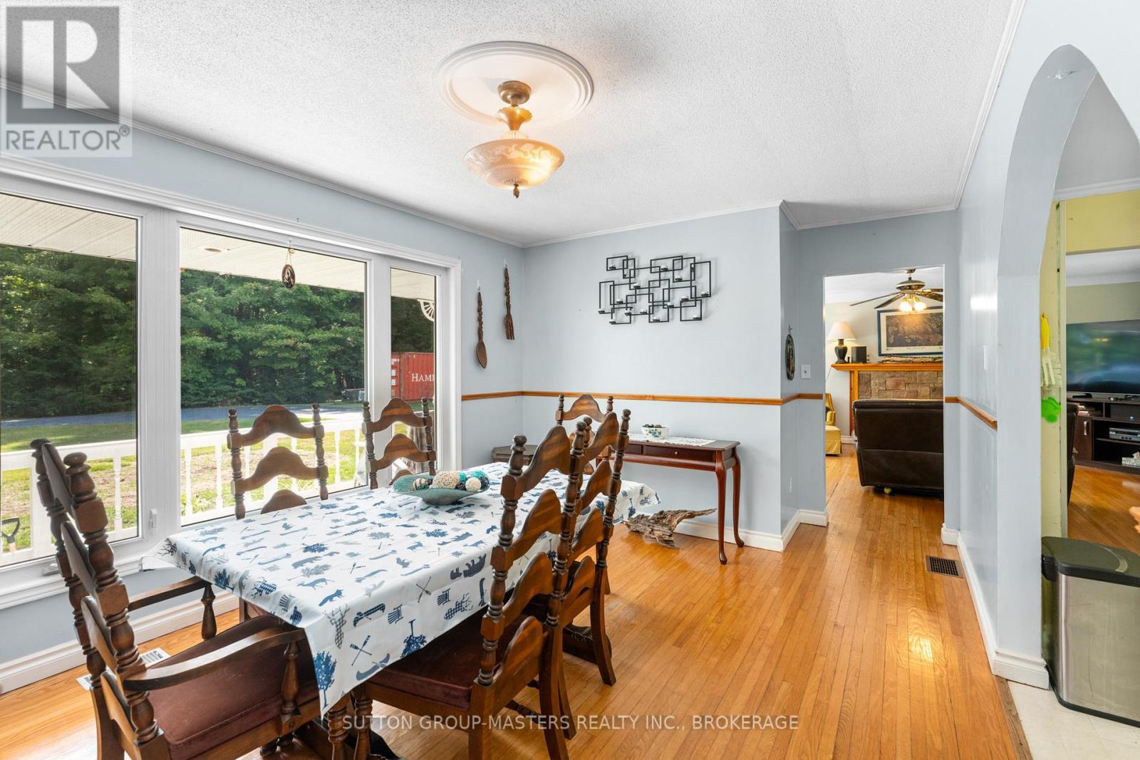 26 Hallecks Road, Front Of Yonge, ON - Indoor Photo Showing Dining Room