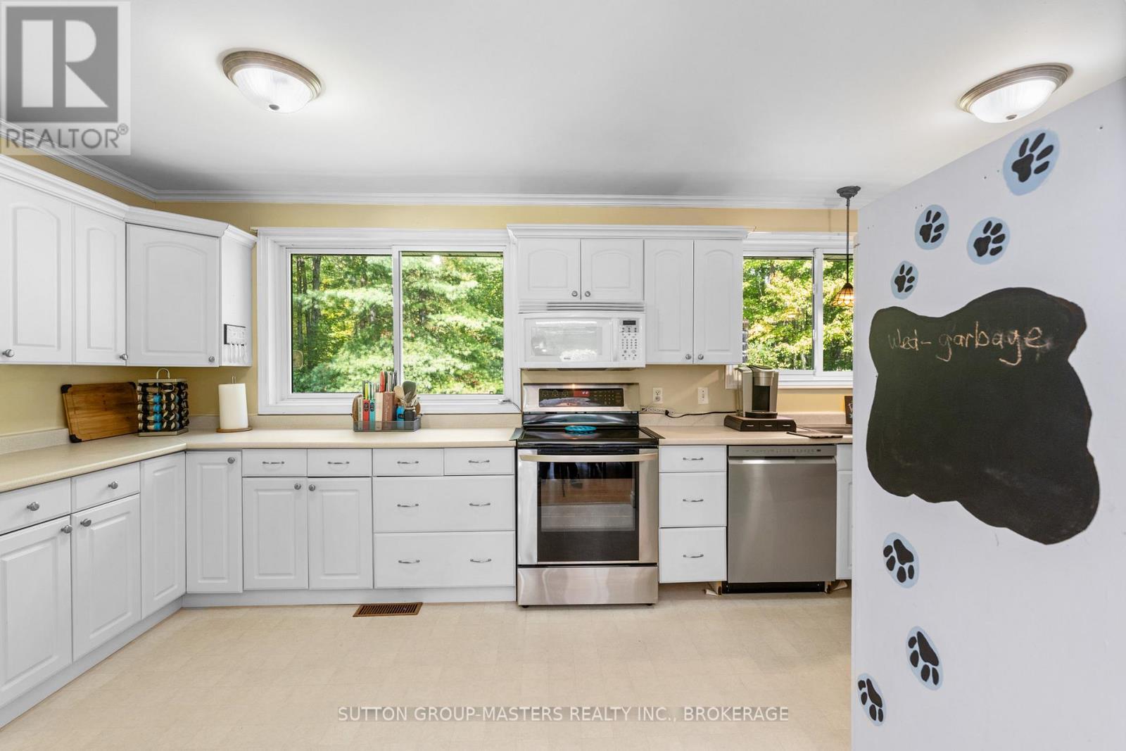 26 Hallecks Road, Front Of Yonge, ON - Indoor Photo Showing Kitchen