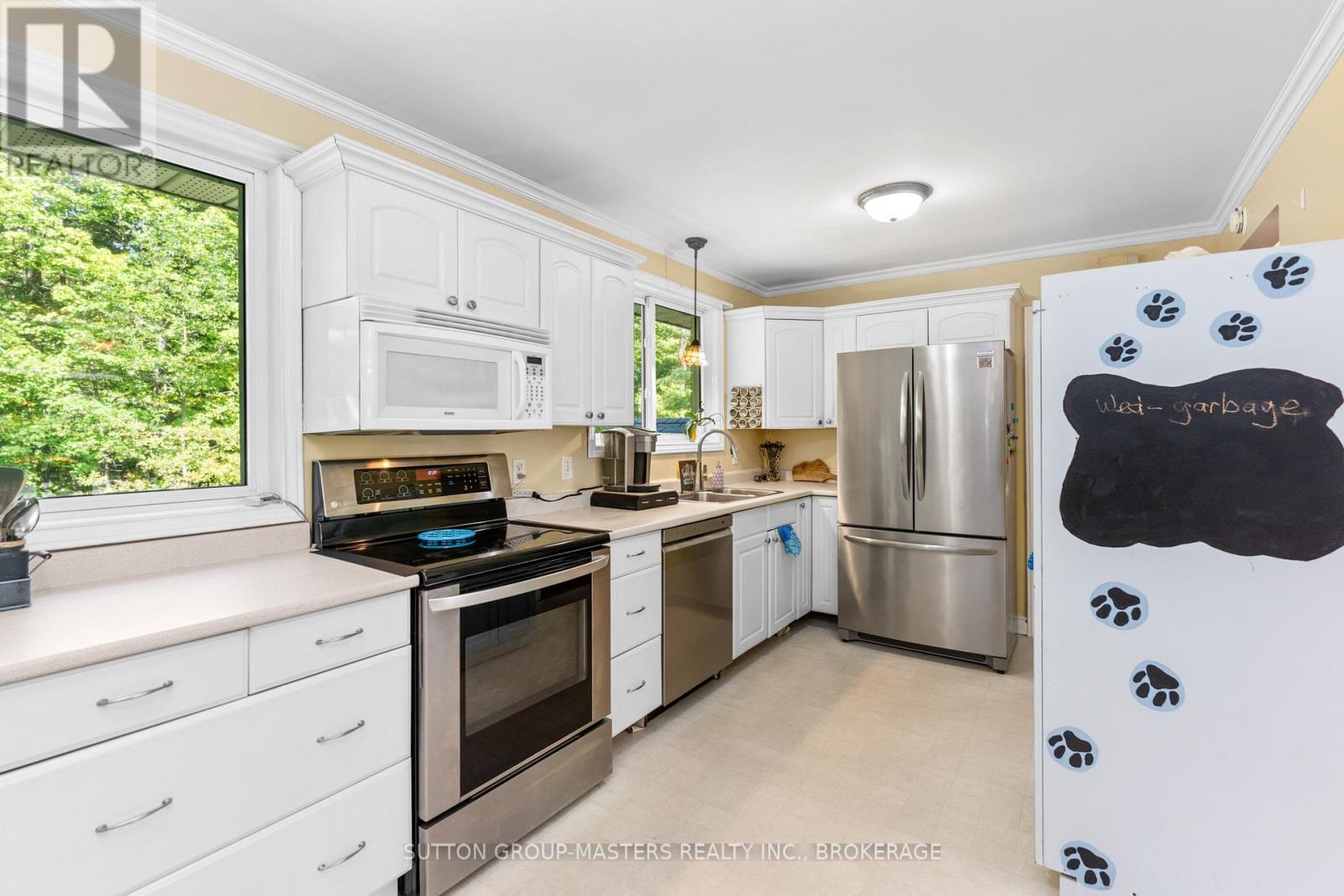 26 Hallecks Road, Front Of Yonge, ON - Indoor Photo Showing Kitchen