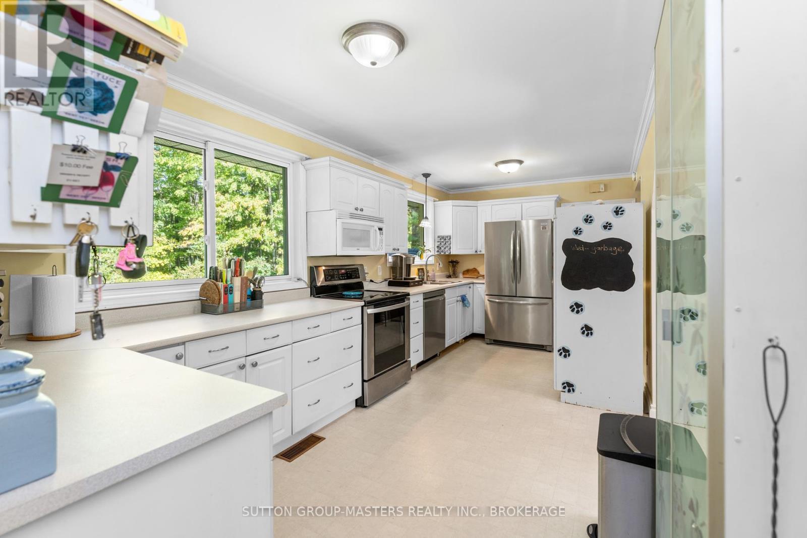 26 Hallecks Road, Front Of Yonge, ON - Indoor Photo Showing Kitchen