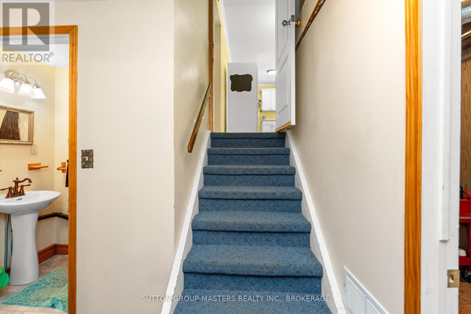 26 Hallecks Road, Front Of Yonge, ON - Indoor Photo Showing Other Room