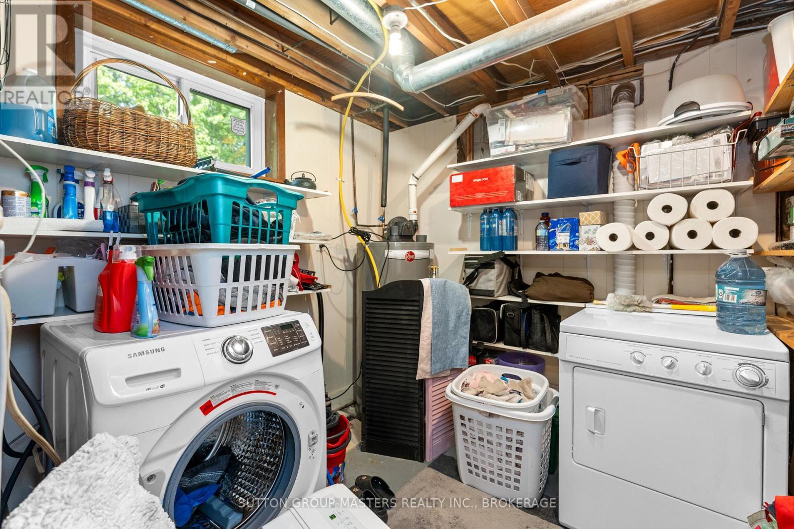 26 Hallecks Road, Front Of Yonge, ON - Indoor Photo Showing Laundry Room