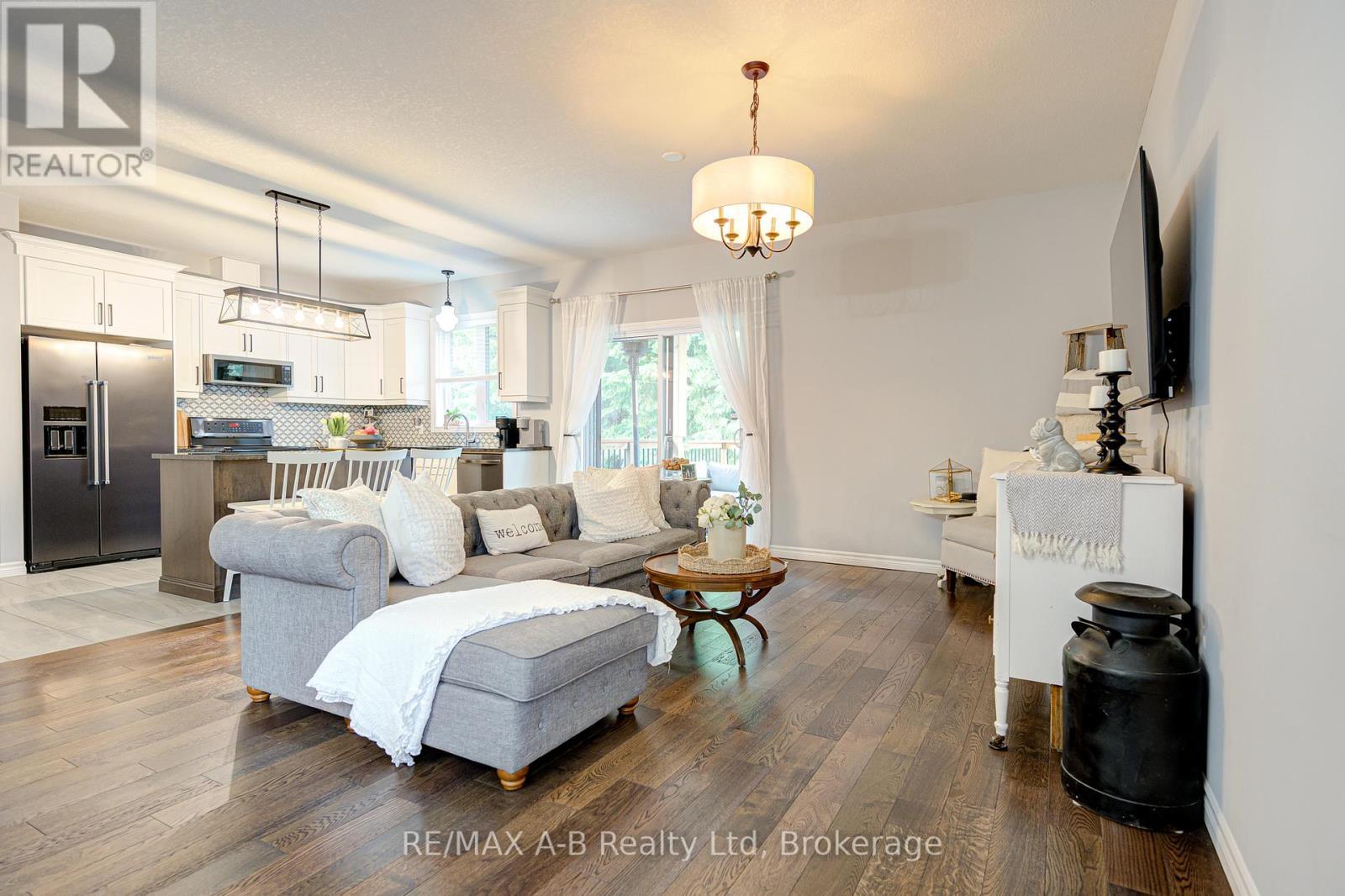 70 Gerber Drive, Perth East (Milverton), ON - Indoor Photo Showing Living Room