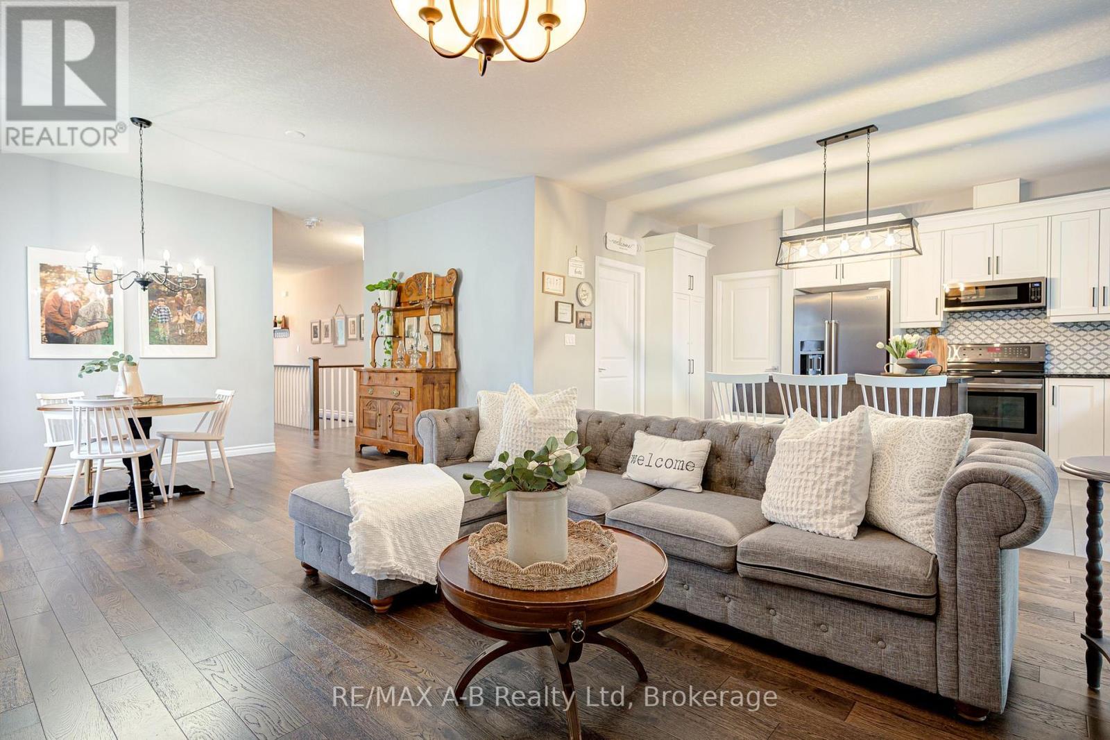 70 Gerber Drive, Perth East (Milverton), ON - Indoor Photo Showing Living Room