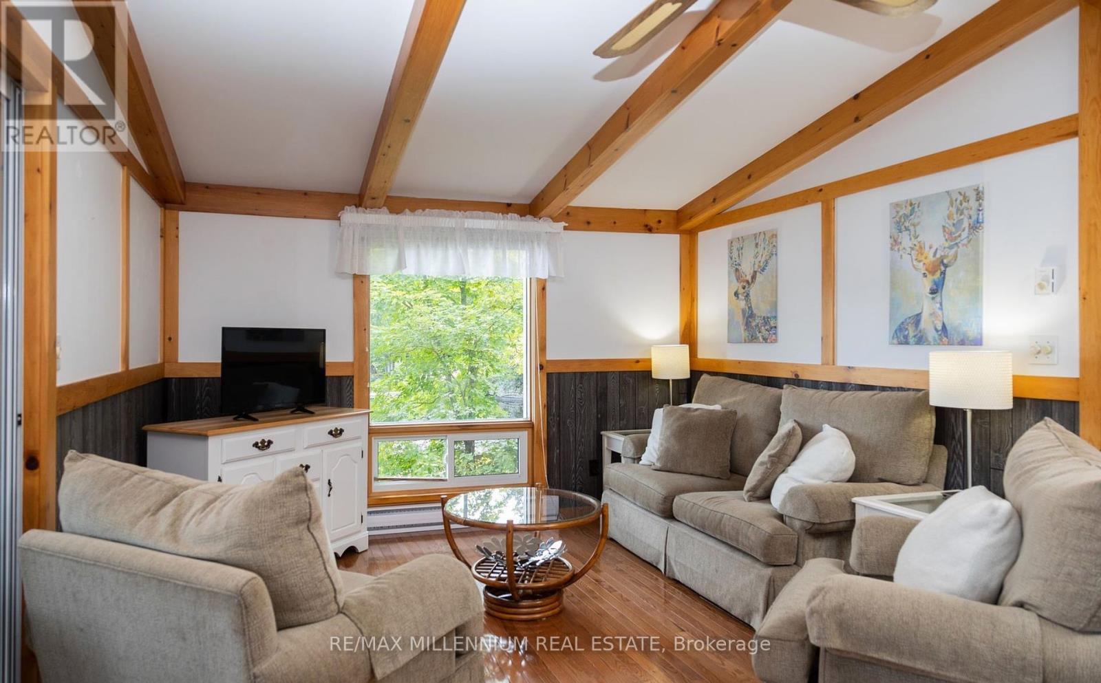 124 - 695 High Way, Mckellar, ON - Indoor Photo Showing Living Room