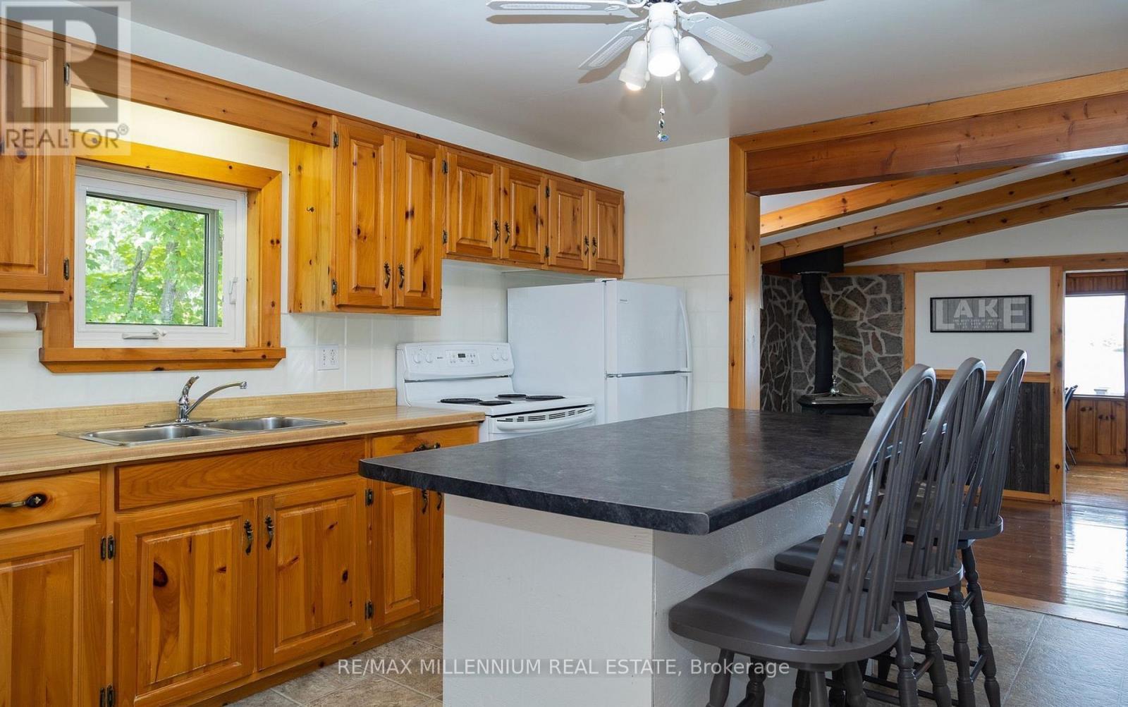 124 - 695 High Way, Mckellar, ON - Indoor Photo Showing Kitchen With Double Sink