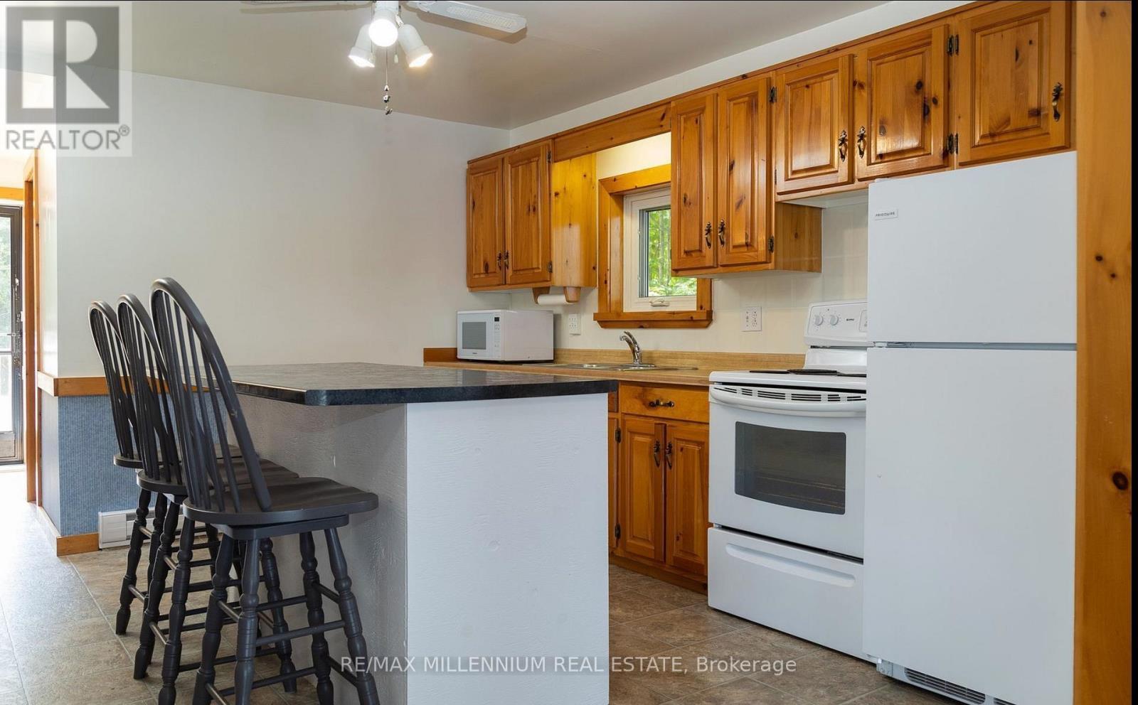 124 - 695 High Way, Mckellar, ON - Indoor Photo Showing Kitchen