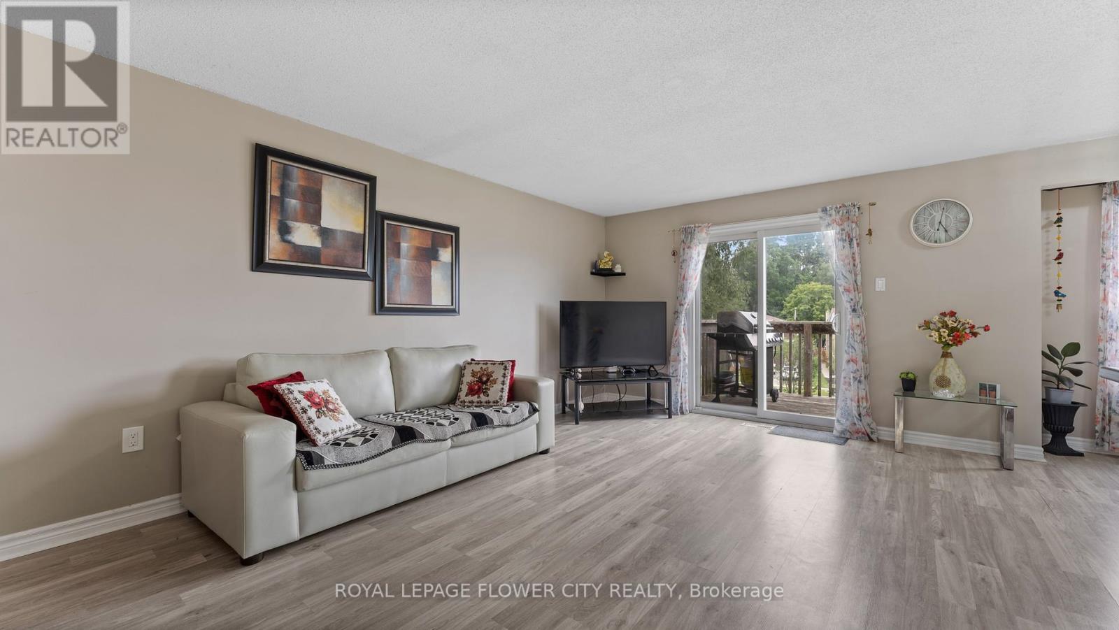 16 - 365 Pioneer Drive, Kitchener, ON - Indoor Photo Showing Living Room
