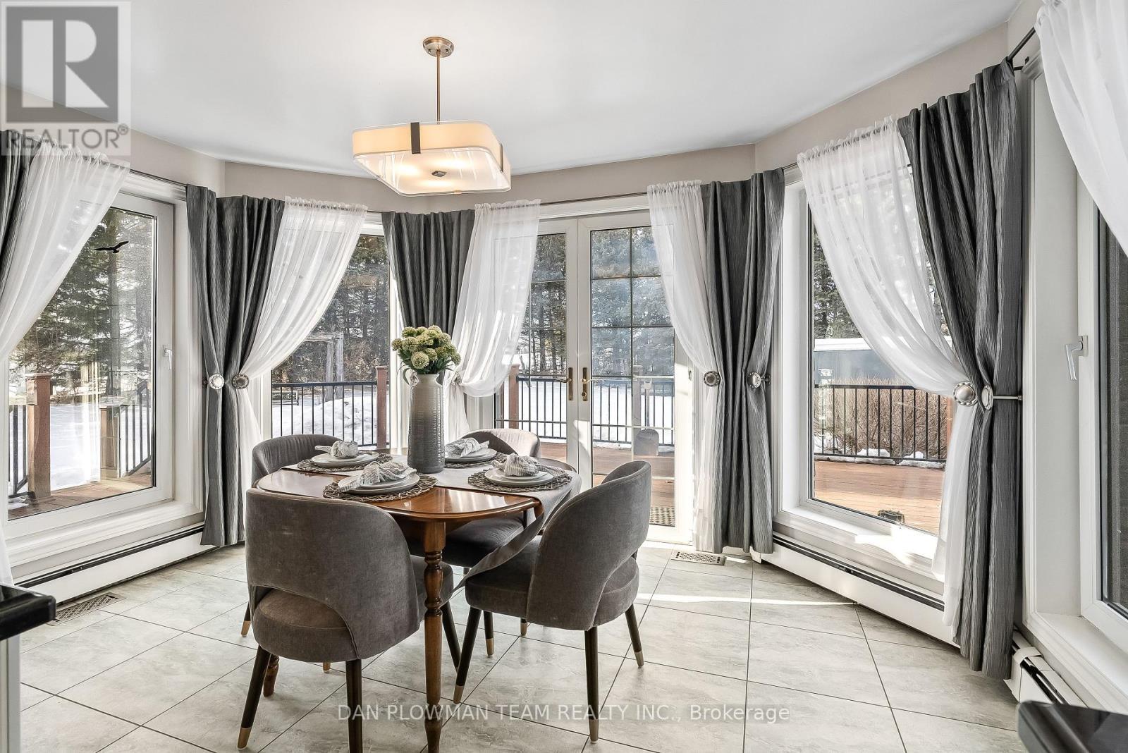 1902 Concession 9 Road, Clarington, ON - Indoor Photo Showing Dining Room