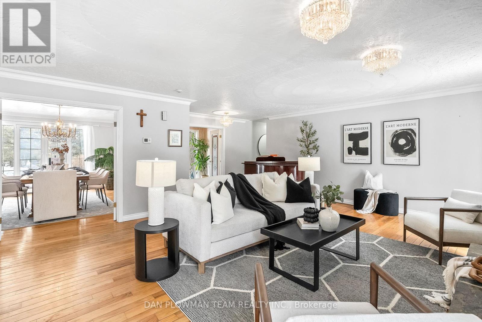 1902 Concession 9 Road, Clarington, ON - Indoor Photo Showing Living Room