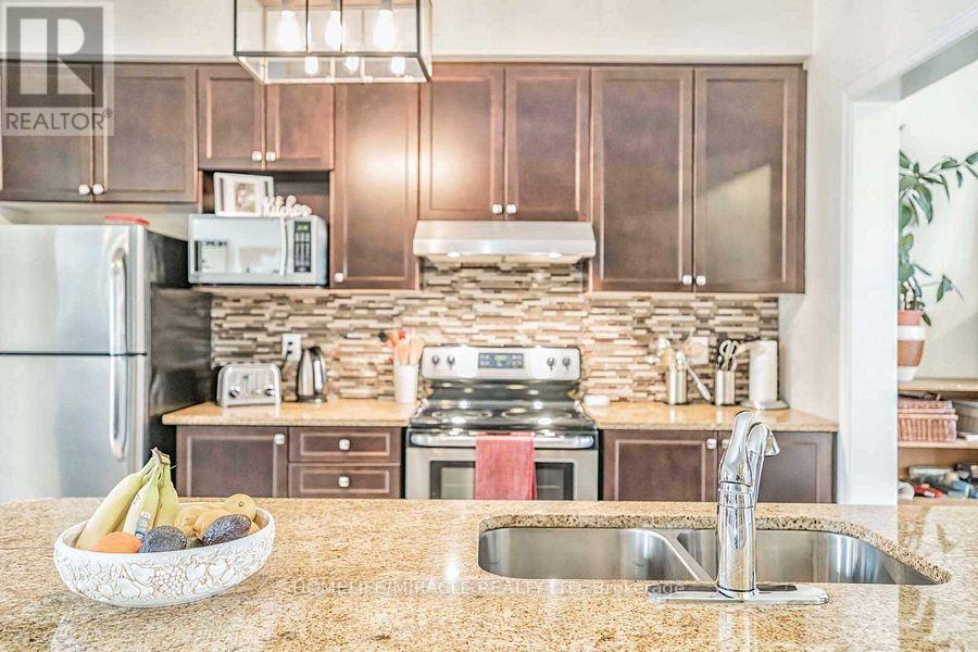 273 Riverlands Avenue, Markham, ON - Indoor Photo Showing Kitchen With Stainless Steel Kitchen With Double Sink With Upgraded Kitchen