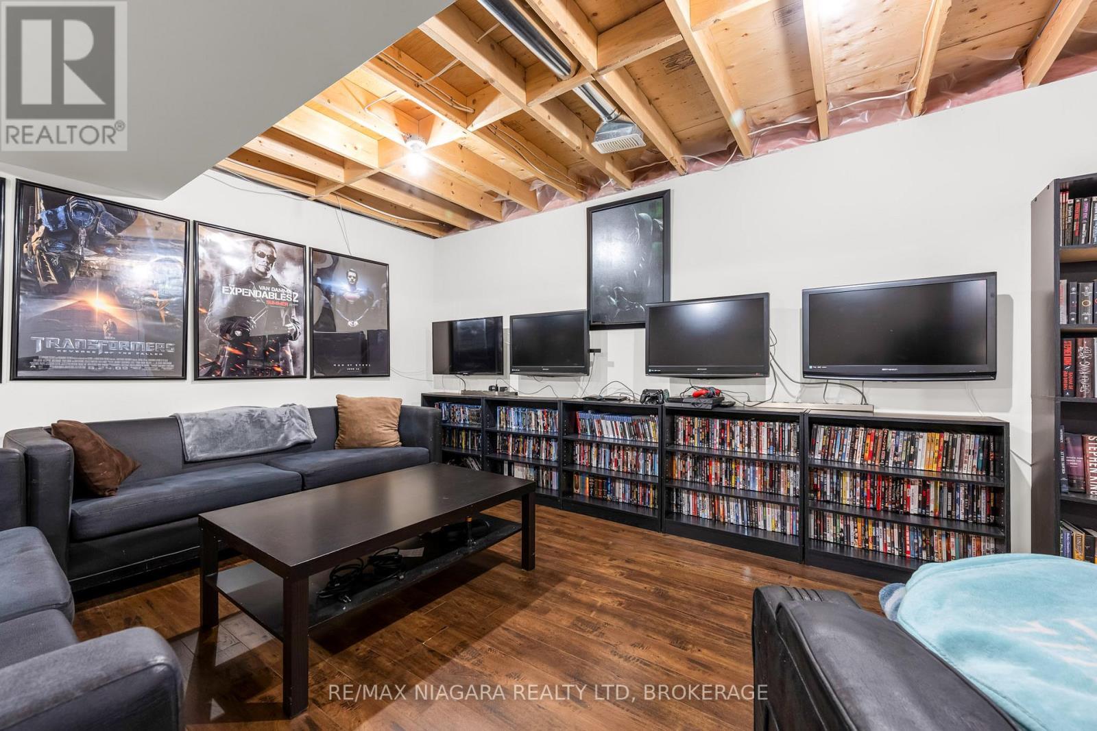 160 Wallace Avenue S, Welland (Lincoln/Crowland), ON - Indoor Photo Showing Living Room