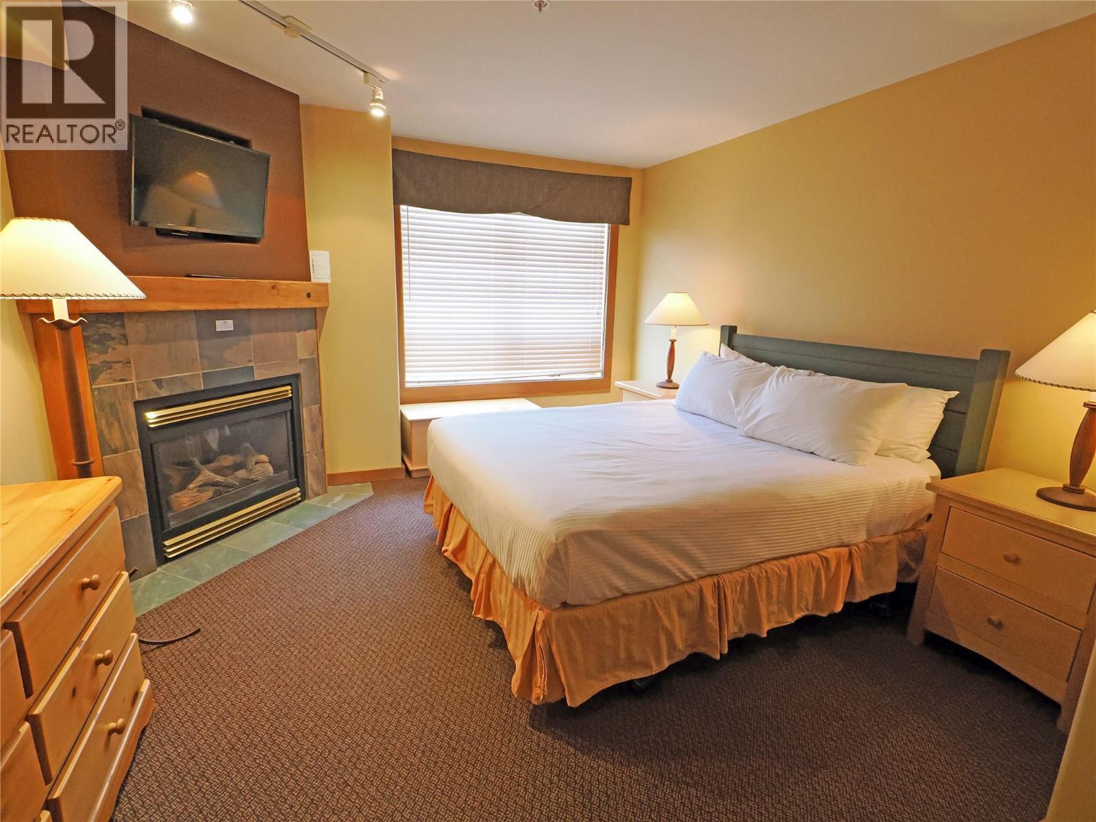 5335 Big White Road Unit# 303/305, Big White, BC - Indoor Photo Showing Bedroom With Fireplace