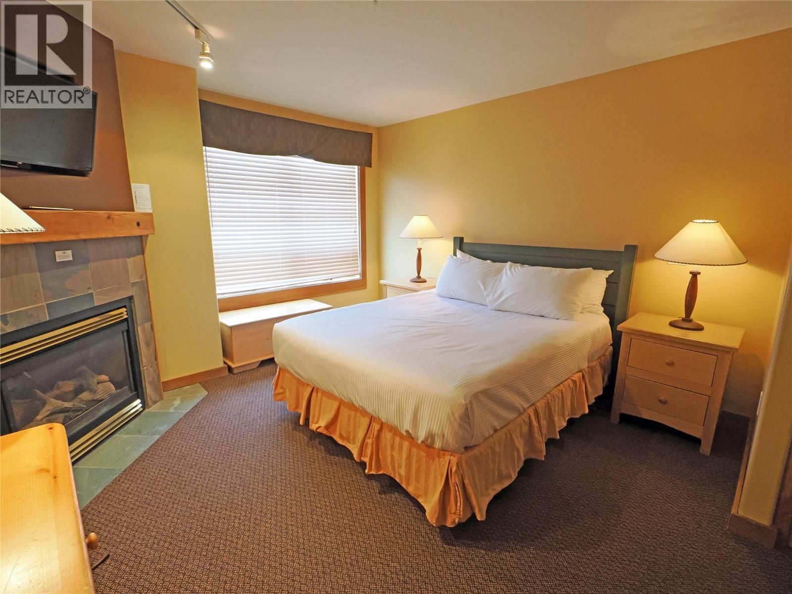 5335 Big White Road Unit# 303/305, Big White, BC - Indoor Photo Showing Bedroom With Fireplace