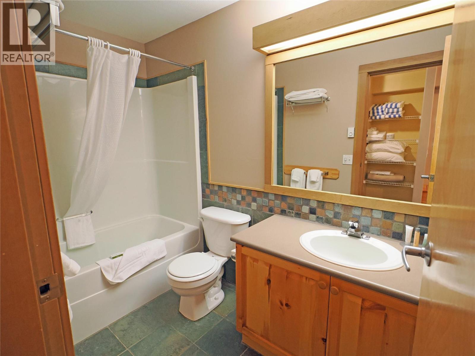 5335 Big White Road Unit# 303/305, Big White, BC - Indoor Photo Showing Bathroom