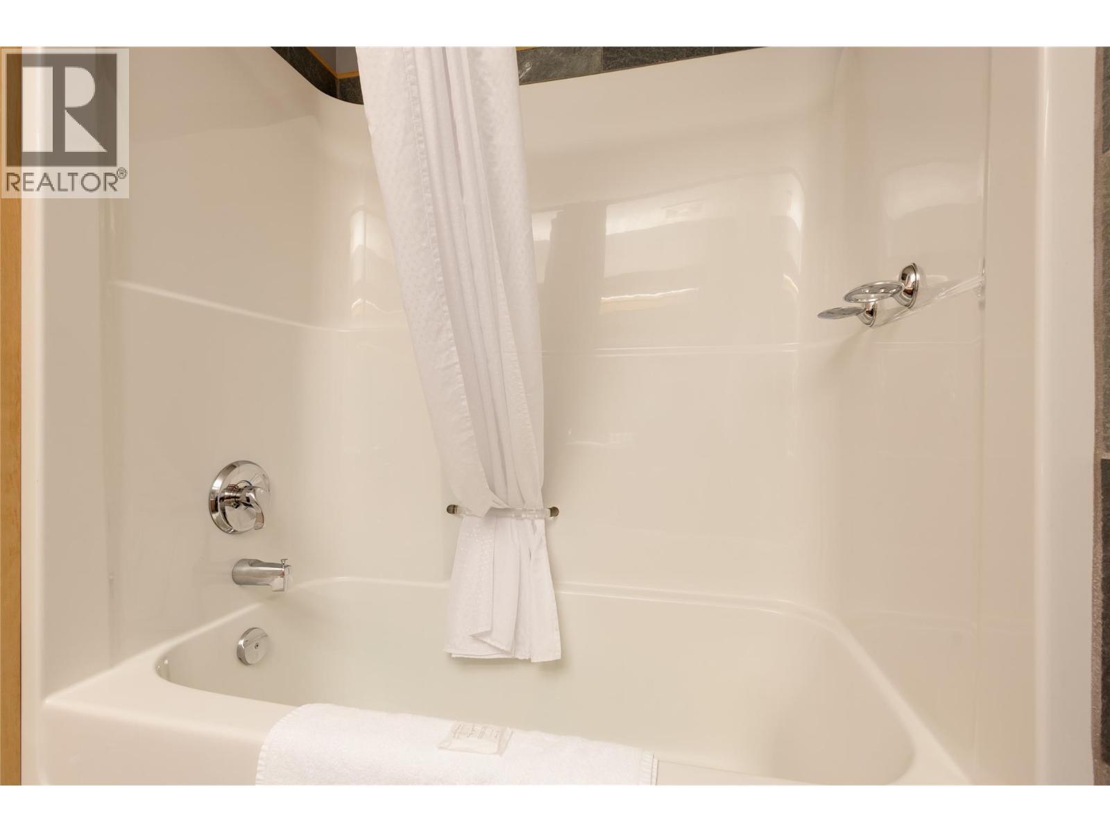 5335 Big White Road Unit# 401, Big White, BC - Indoor Photo Showing Bathroom