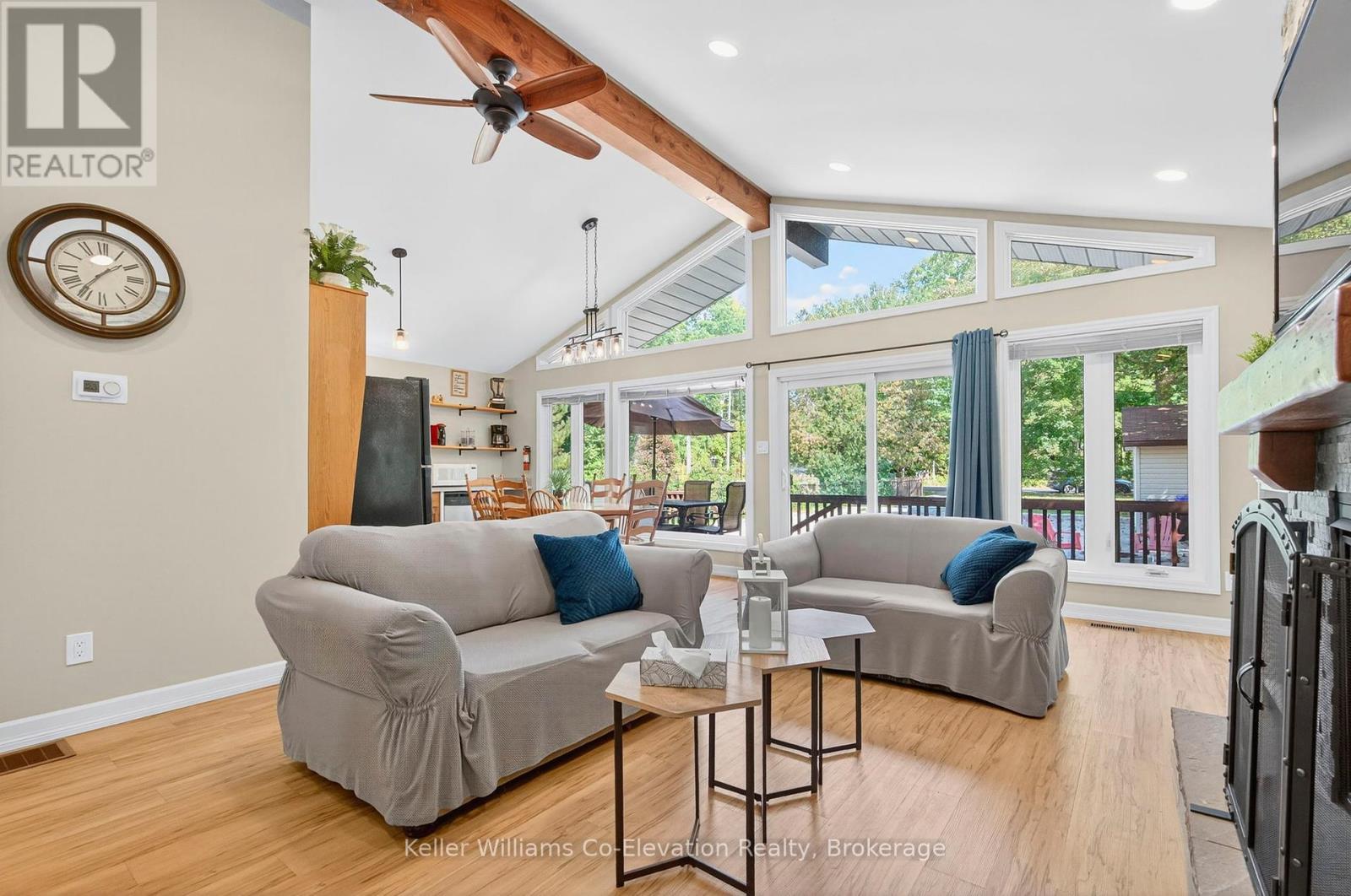 1948 Tiny Beaches Road South Road S, Tiny, ON - Indoor Photo Showing Living Room