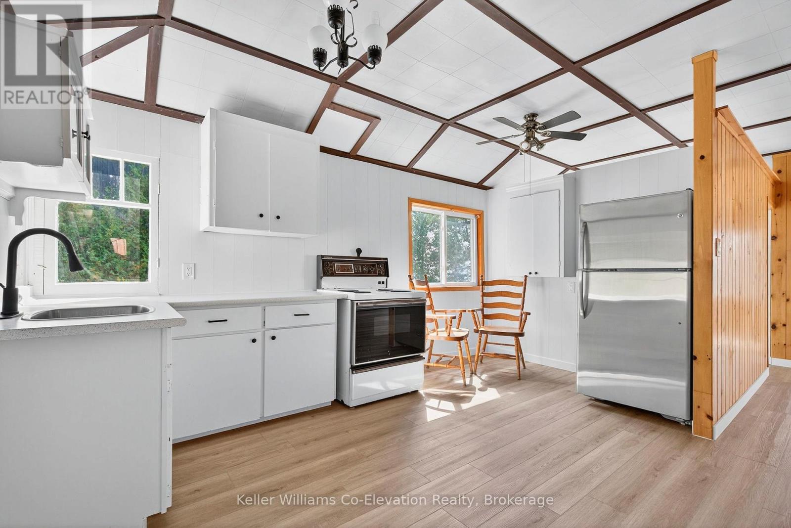 1948 Tiny Beaches Road South Road S, Tiny, ON - Indoor Photo Showing Kitchen